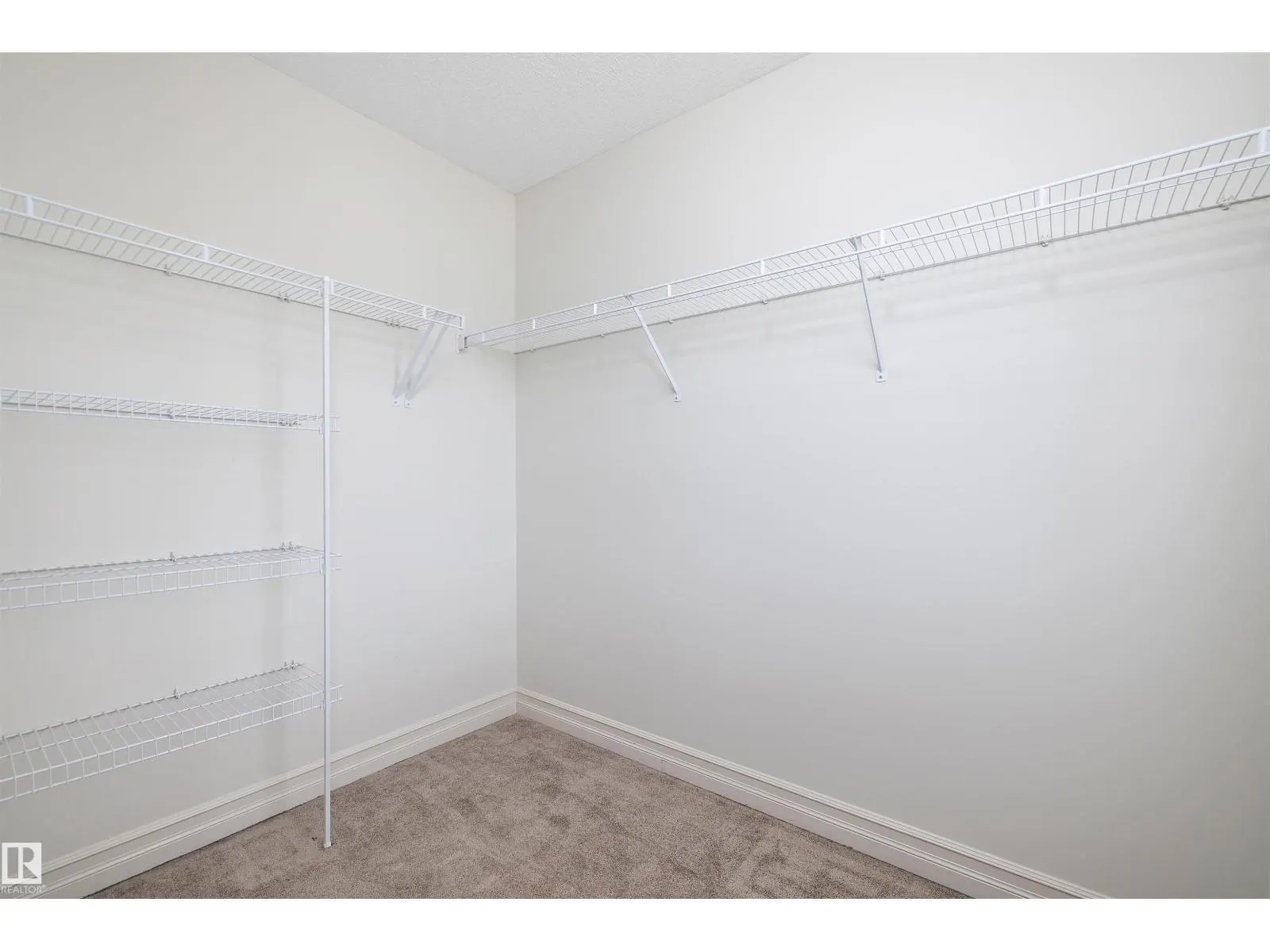 178 WOODBEND WY