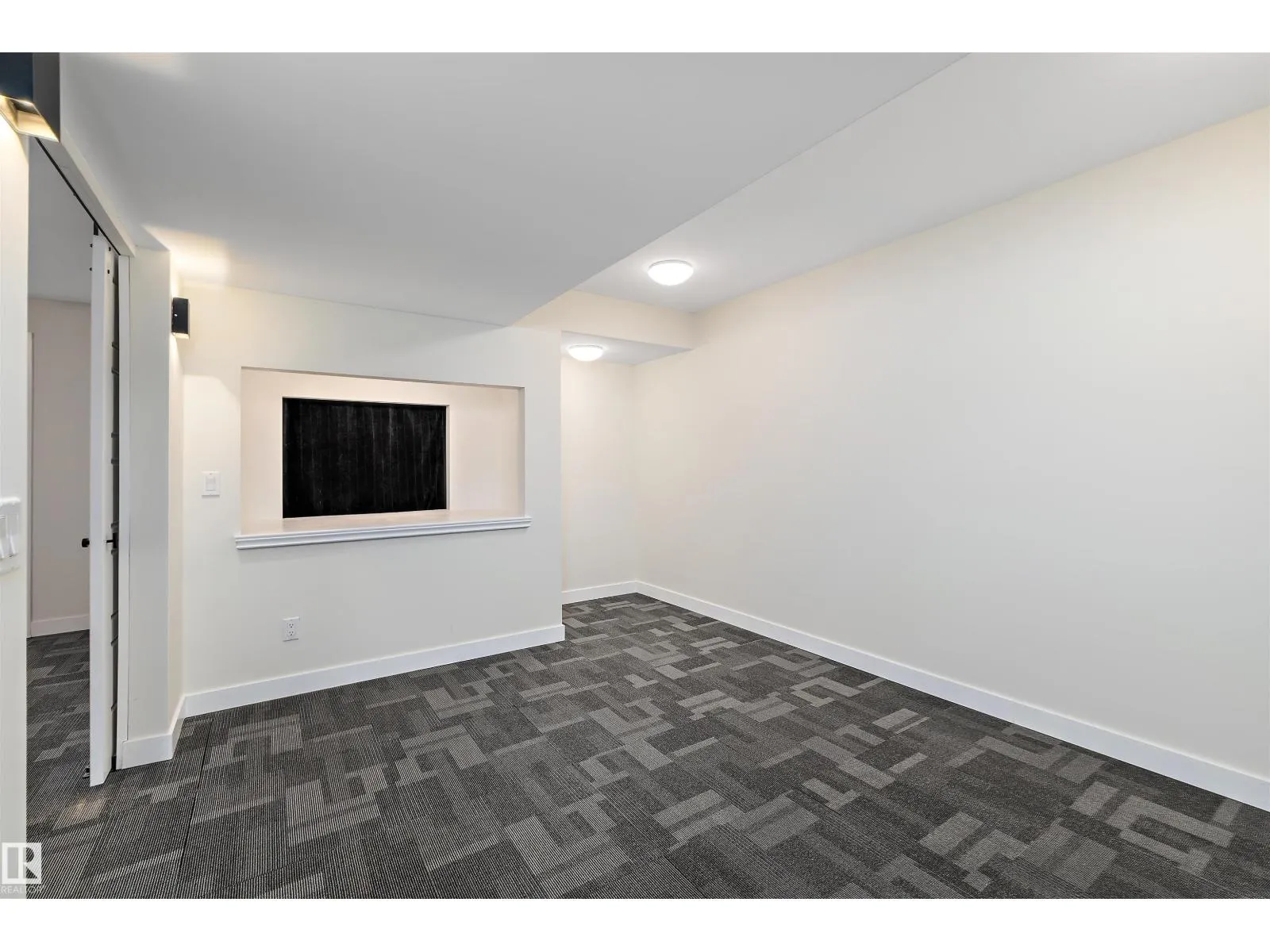 178 WOODBEND WY