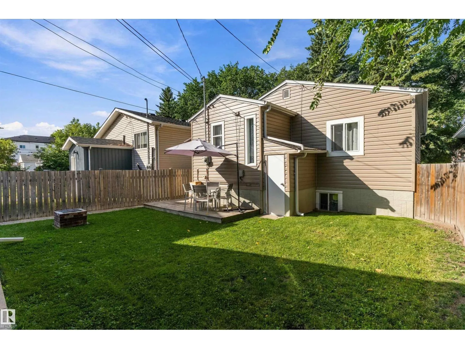 11911 70 ST NW