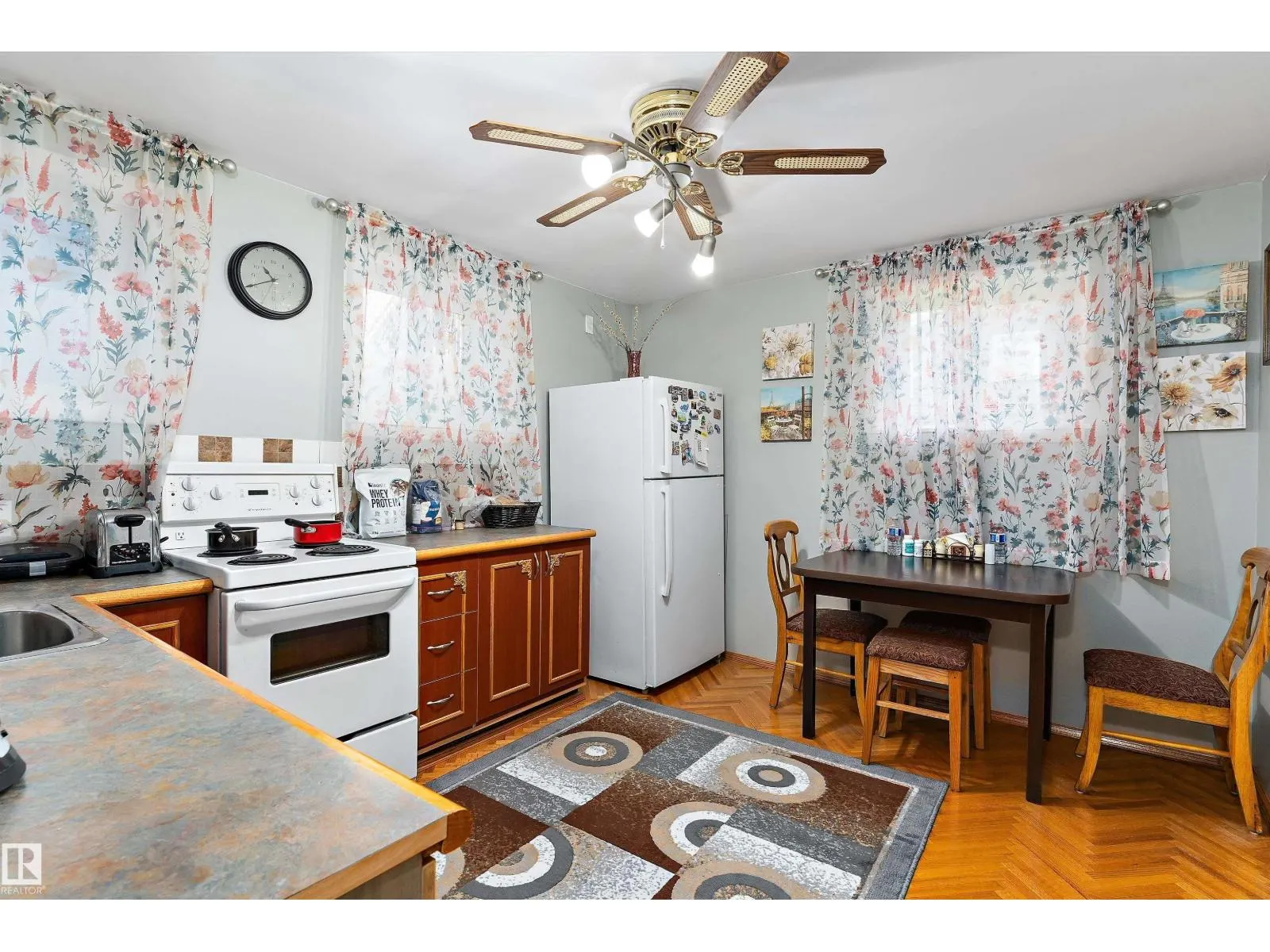 11911 70 ST NW