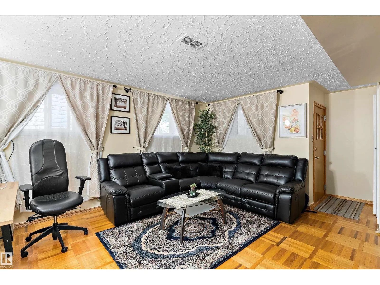 11911 70 ST NW