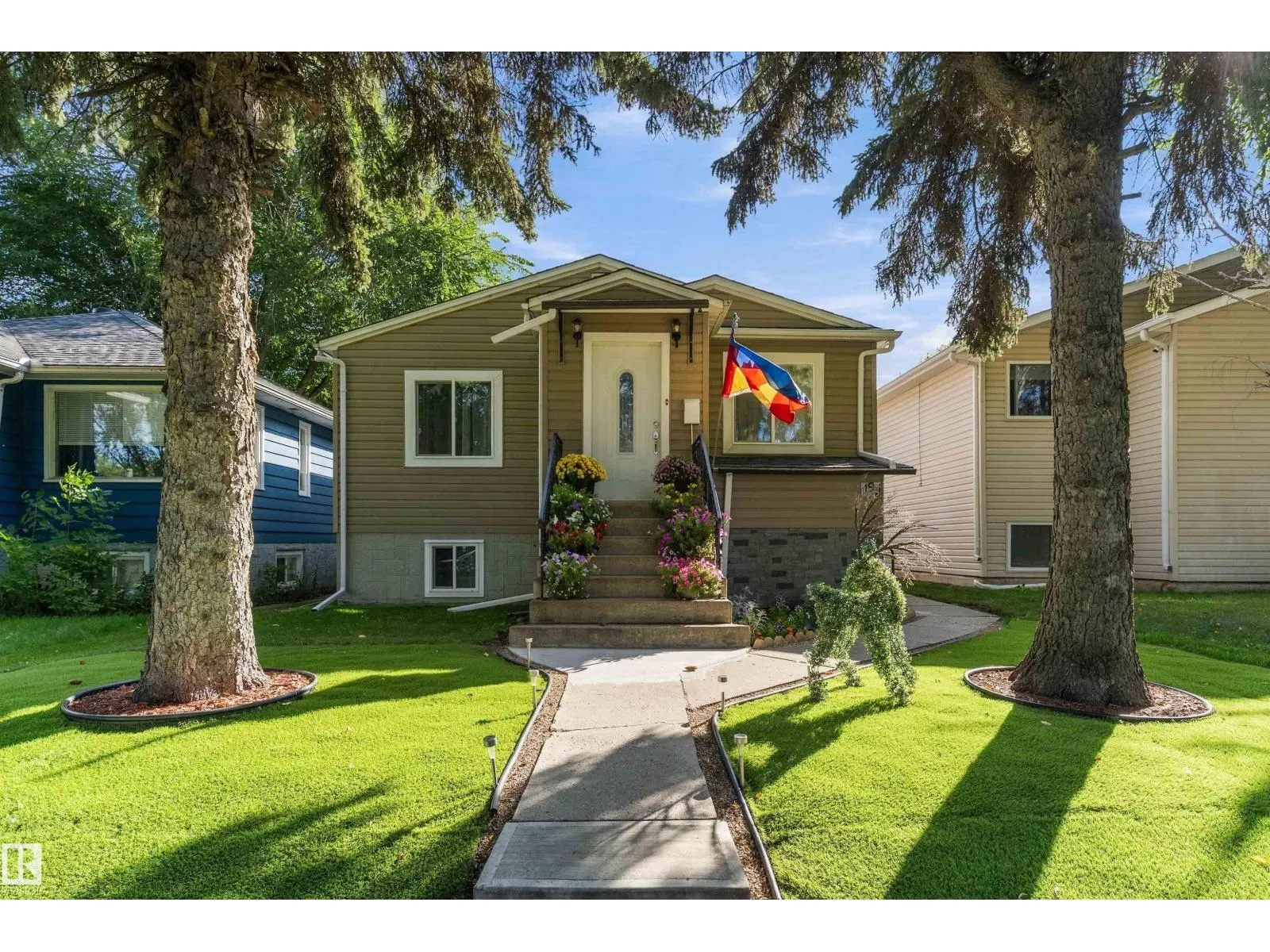 11911 70 ST NW