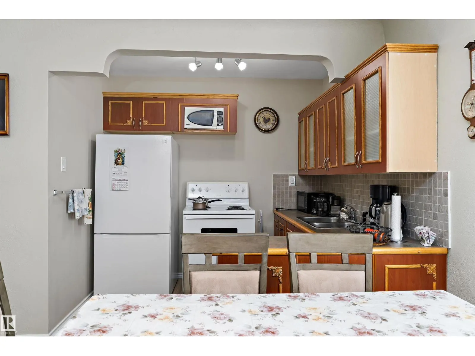 11911 70 ST NW