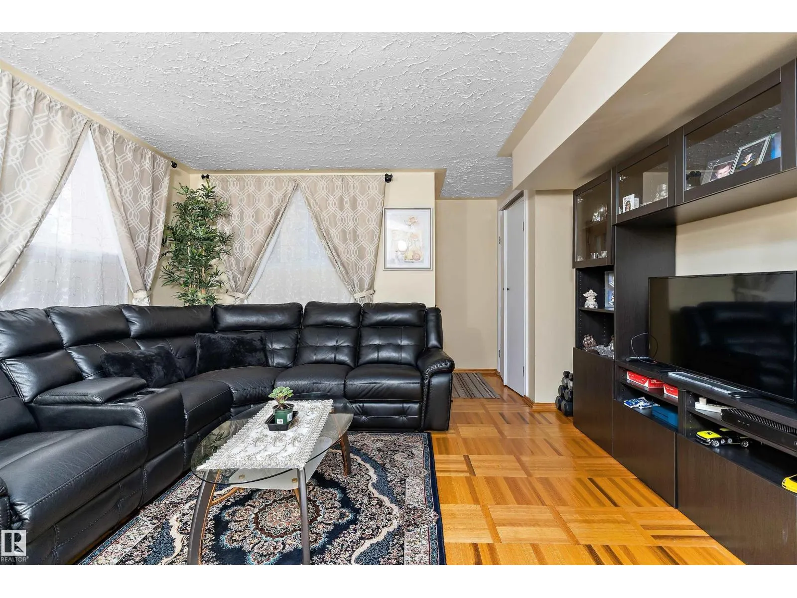 11911 70 ST NW