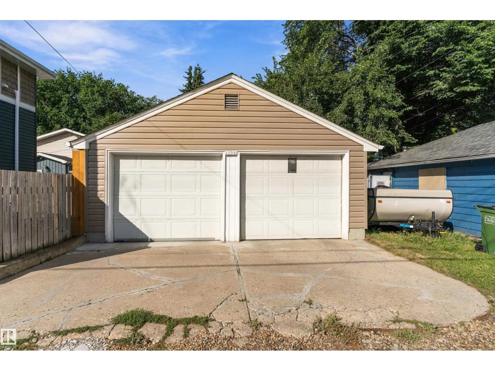 11911 70 ST NW