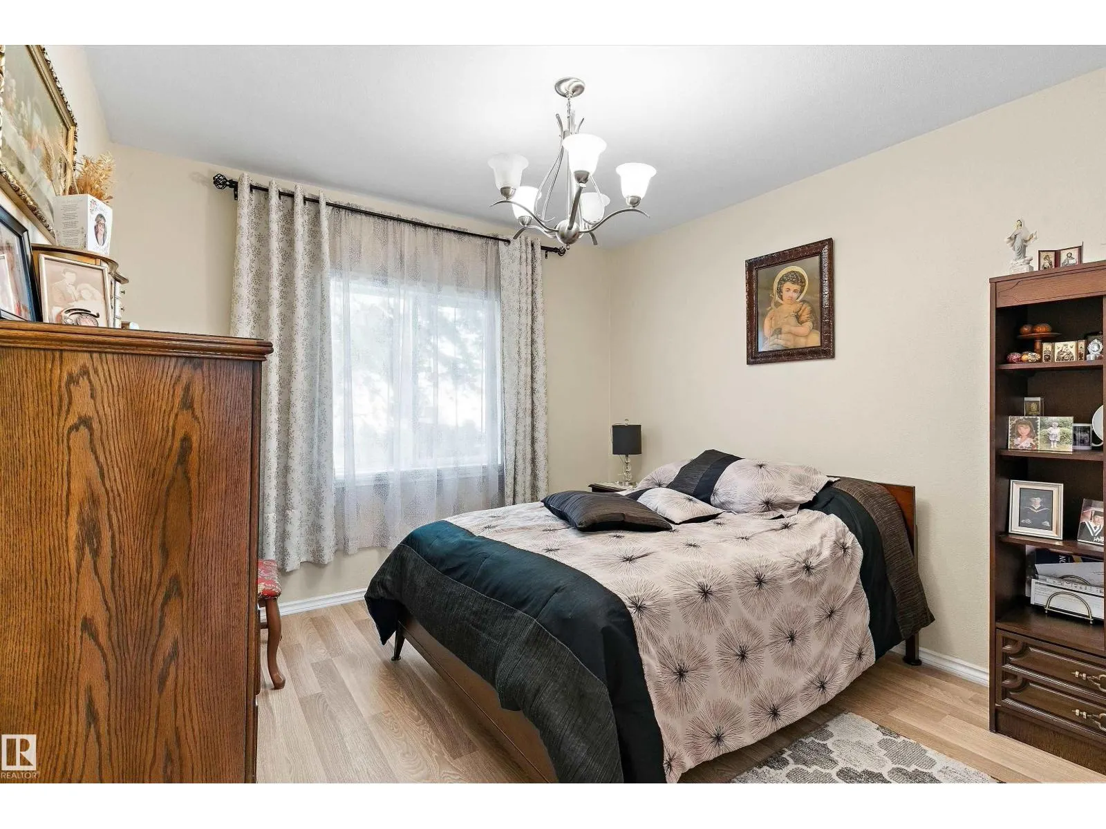 11911 70 ST NW