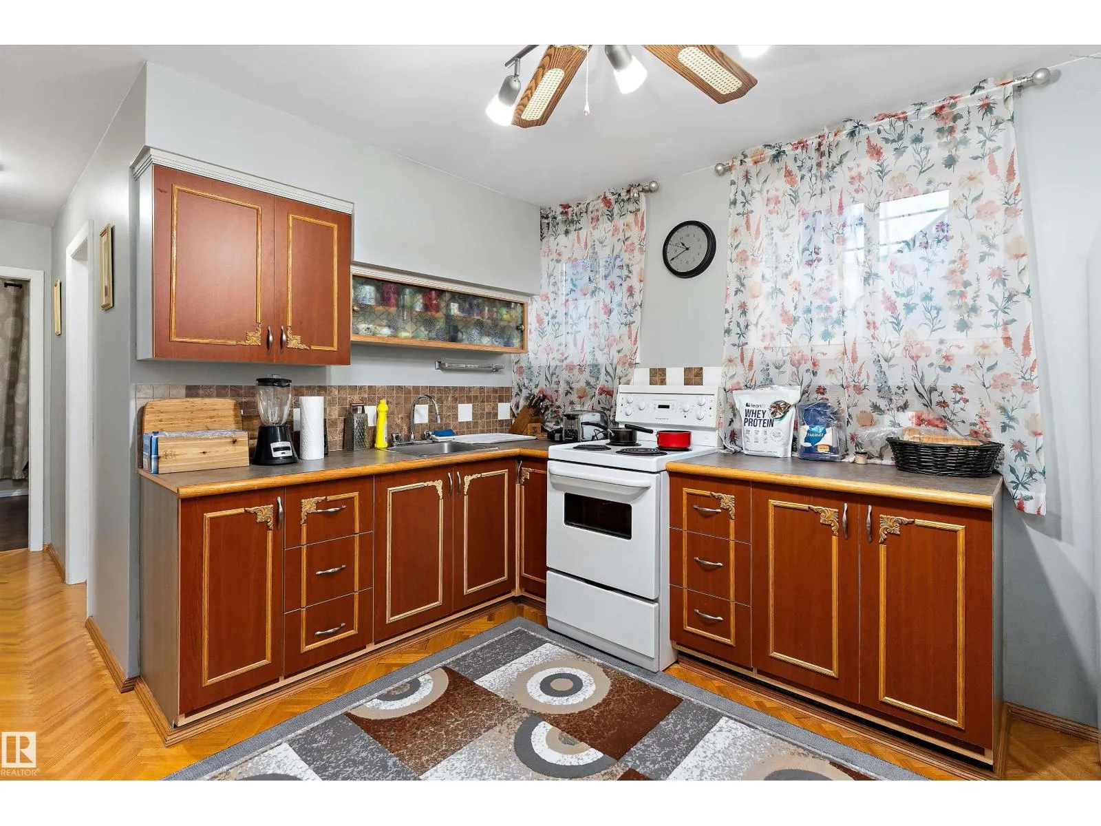 11911 70 ST NW