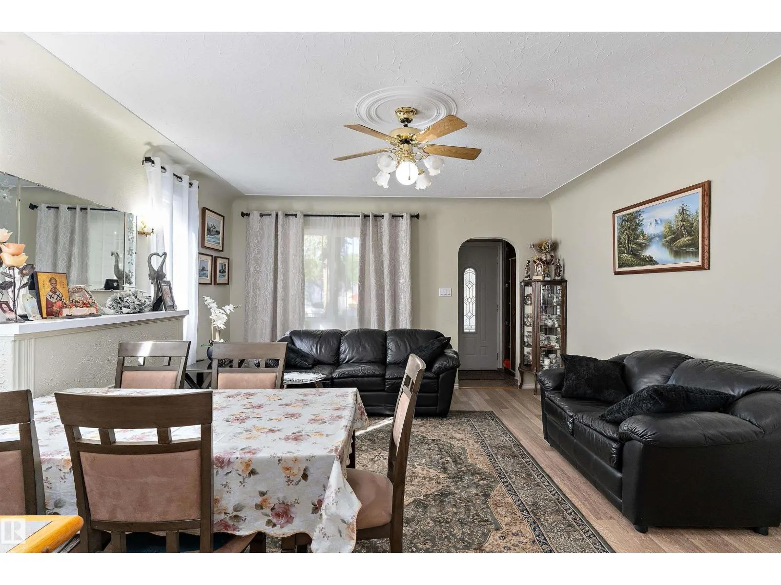 11911 70 ST NW