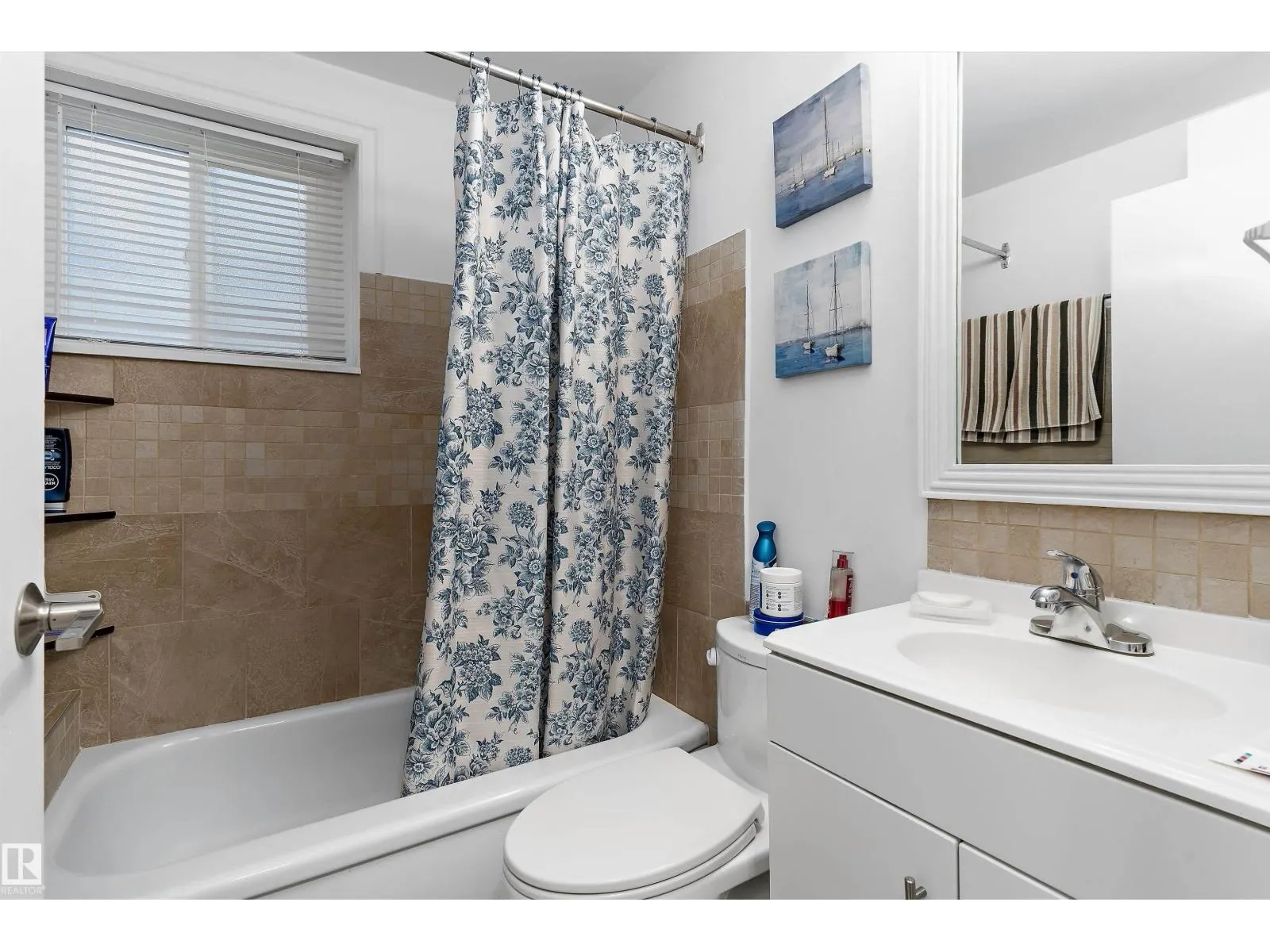 11911 70 ST NW