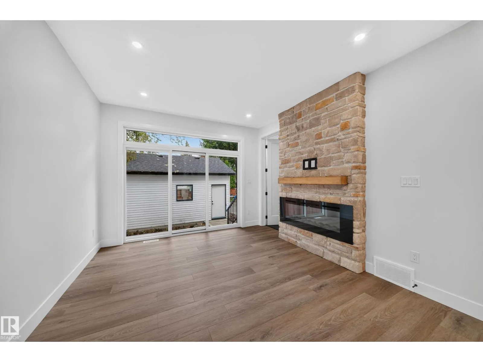 14610 85 AV NW
