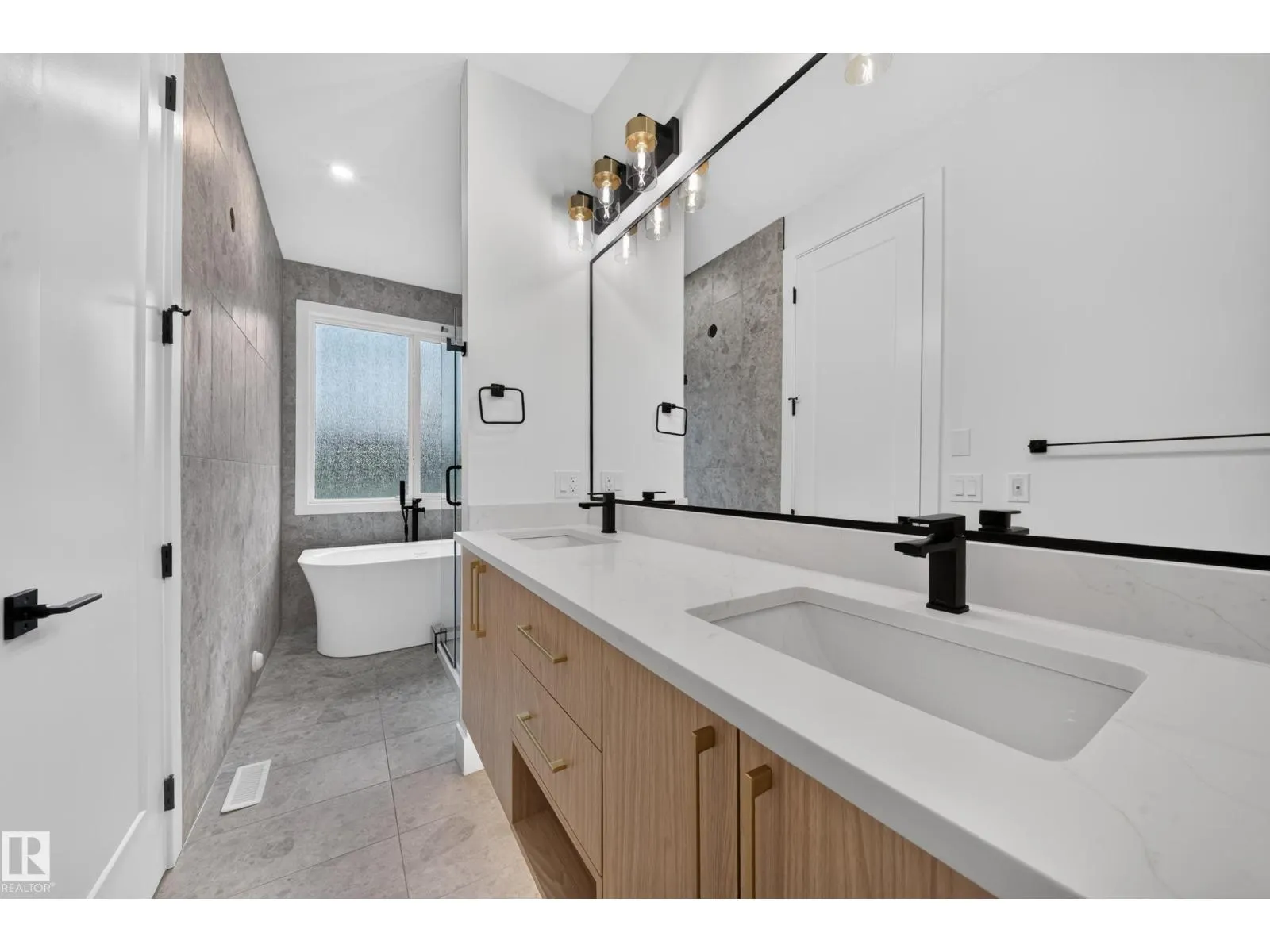 14610 85 AV NW