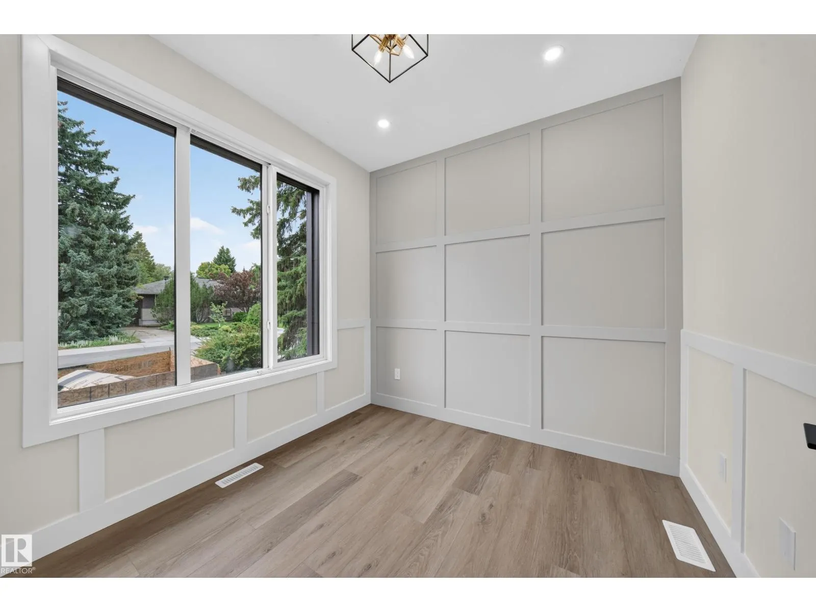 14610 85 AV NW