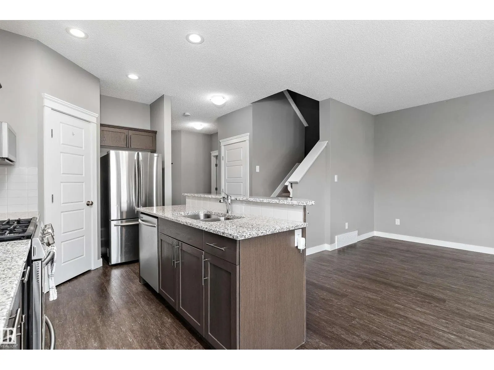 948 MORRIS WY