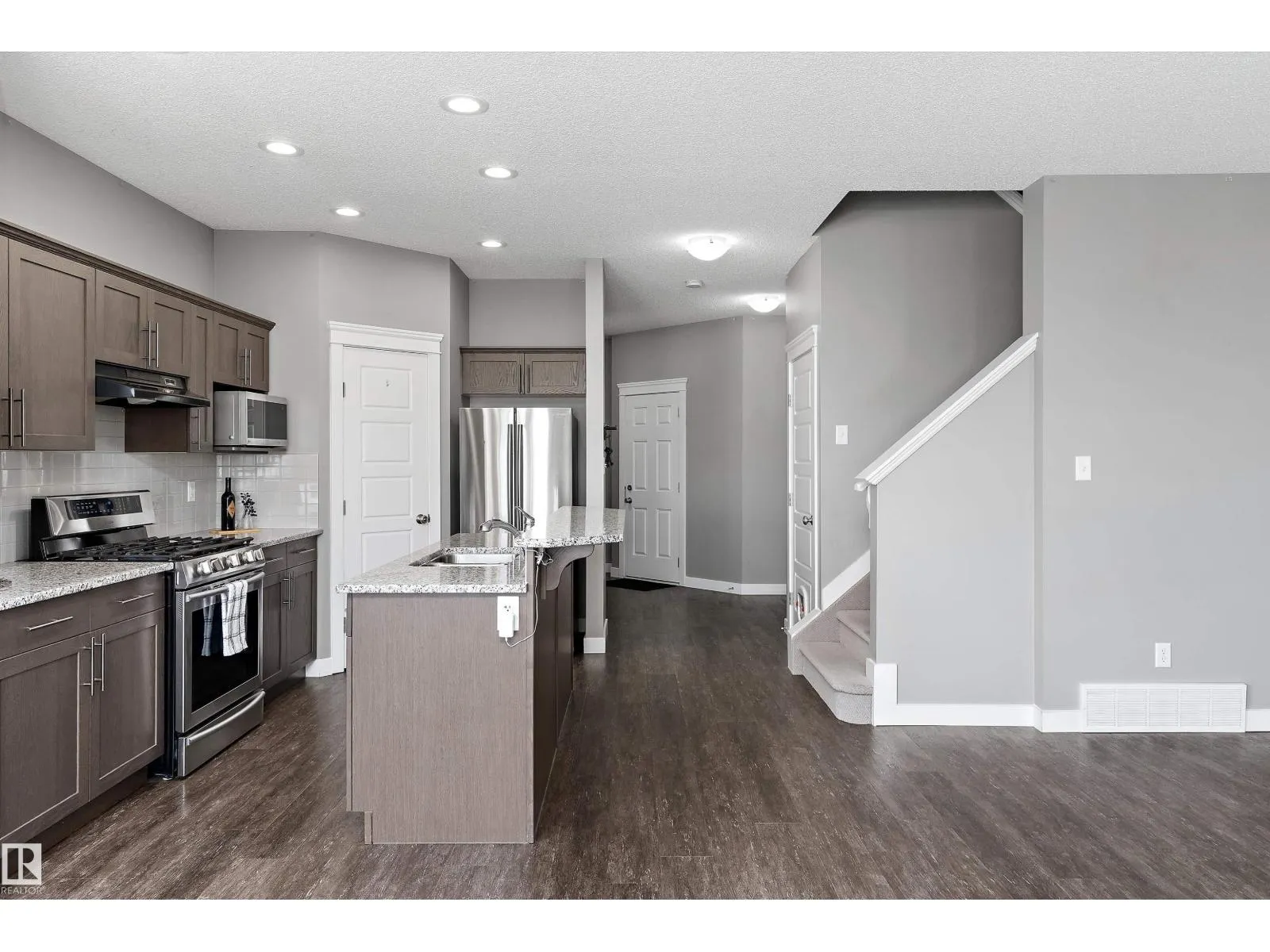 948 MORRIS WY