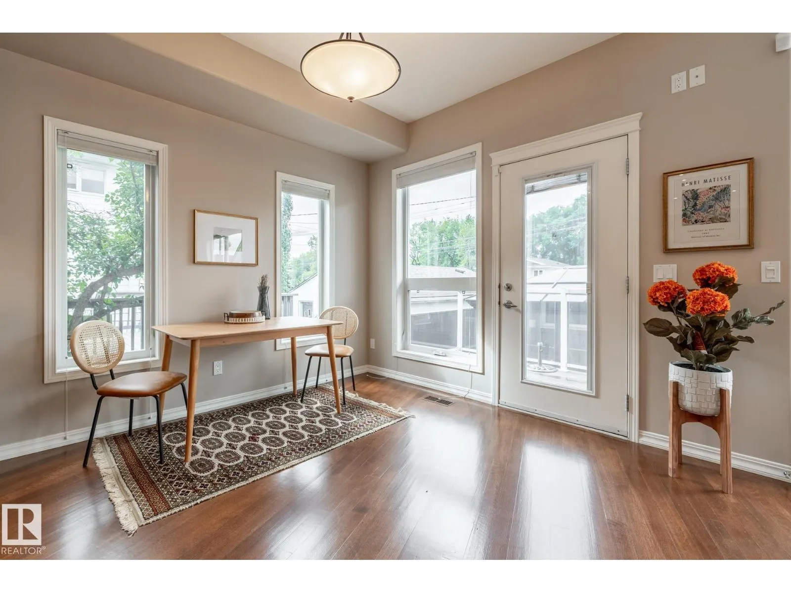 11122 52 ST NW