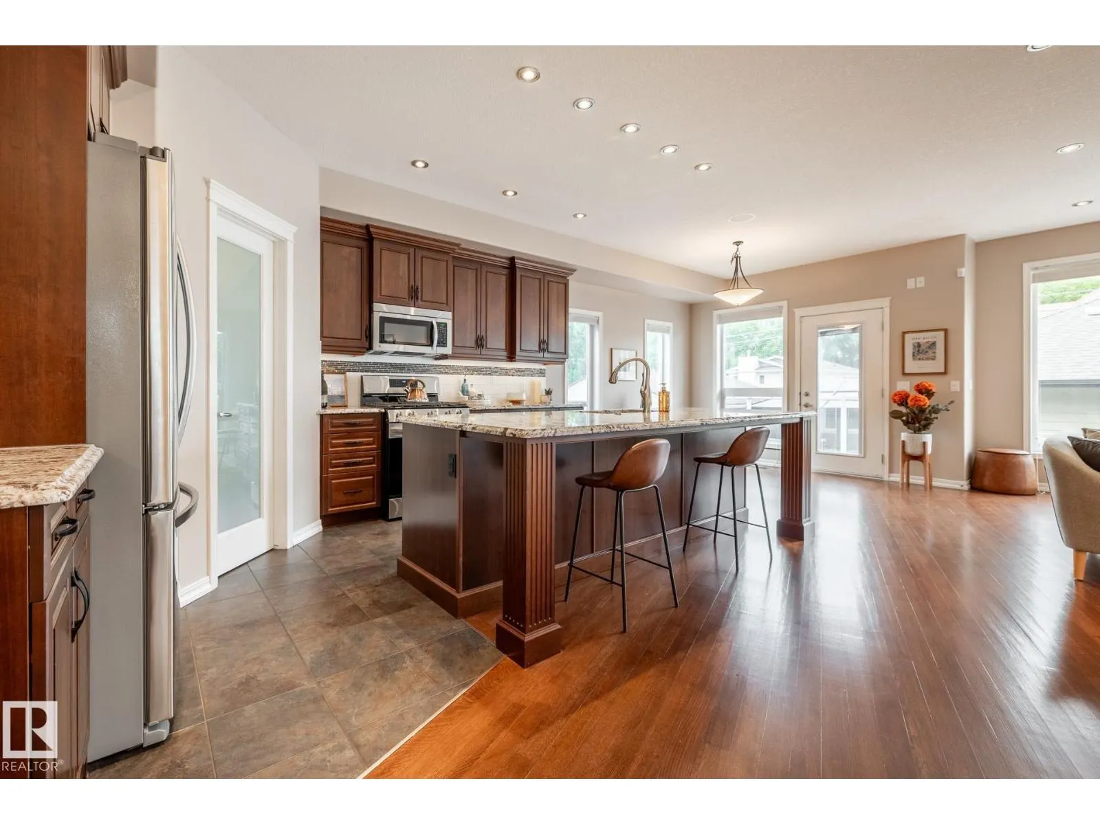 11122 52 ST NW
