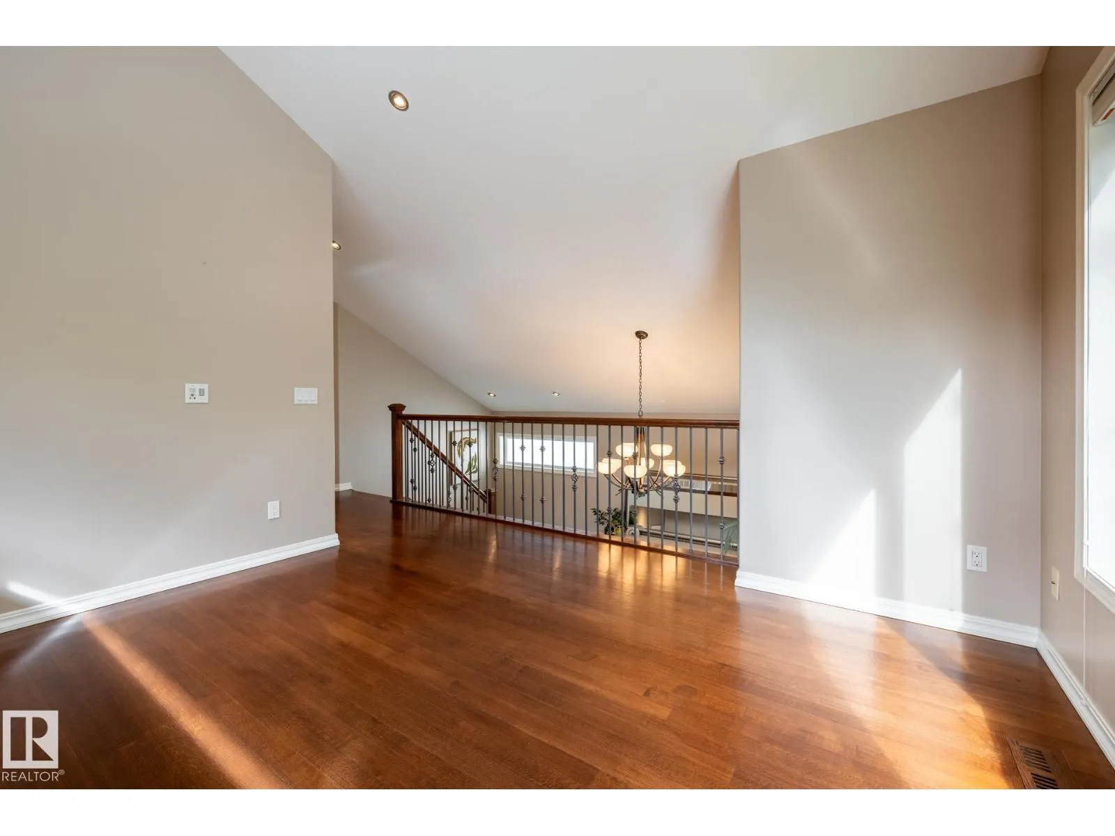 11122 52 ST NW