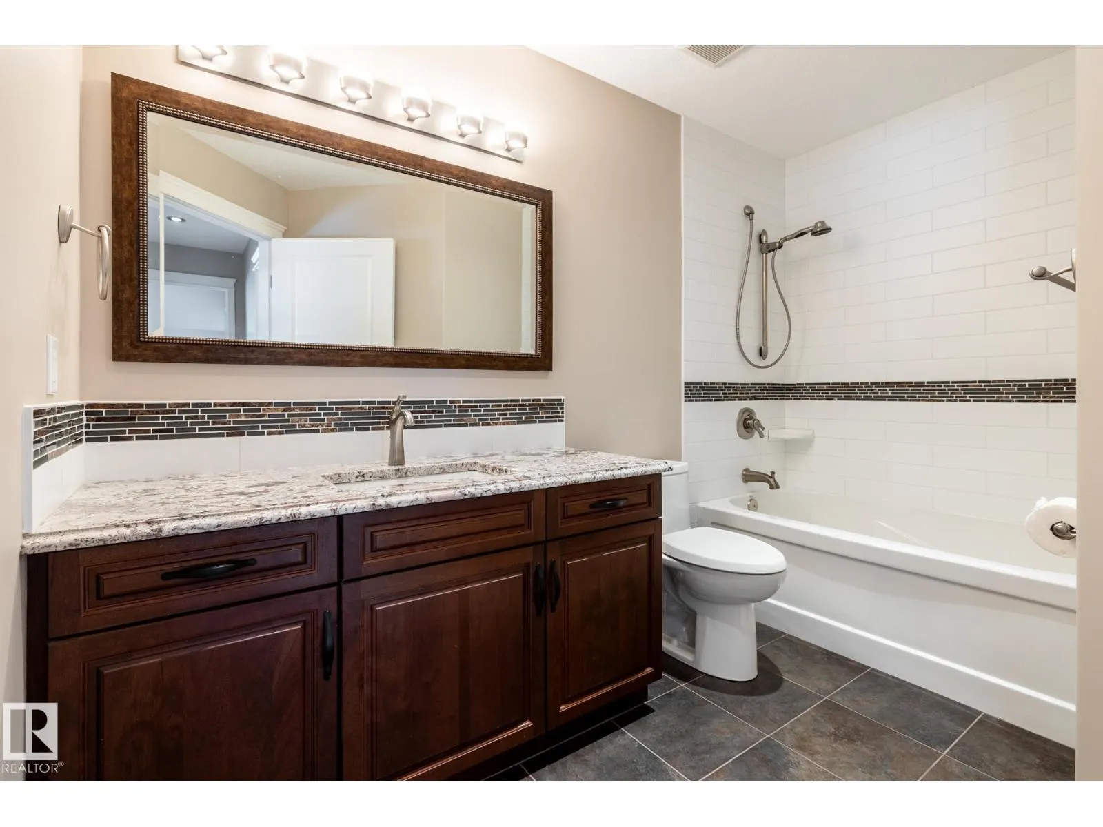 11122 52 ST NW