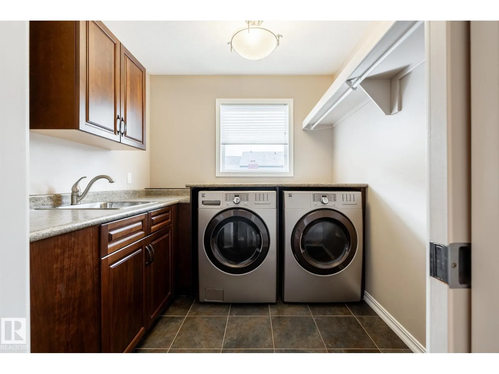 11122 52 ST NW