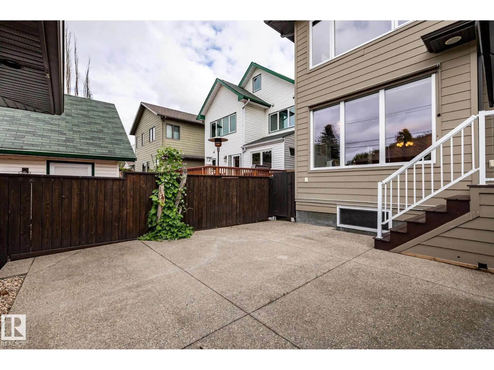 11122 52 ST NW