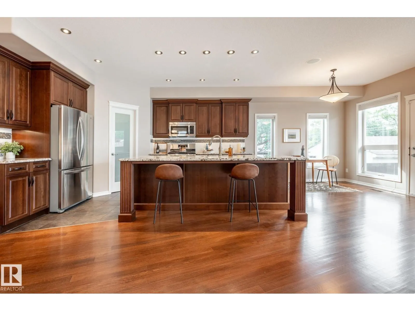 11122 52 ST NW