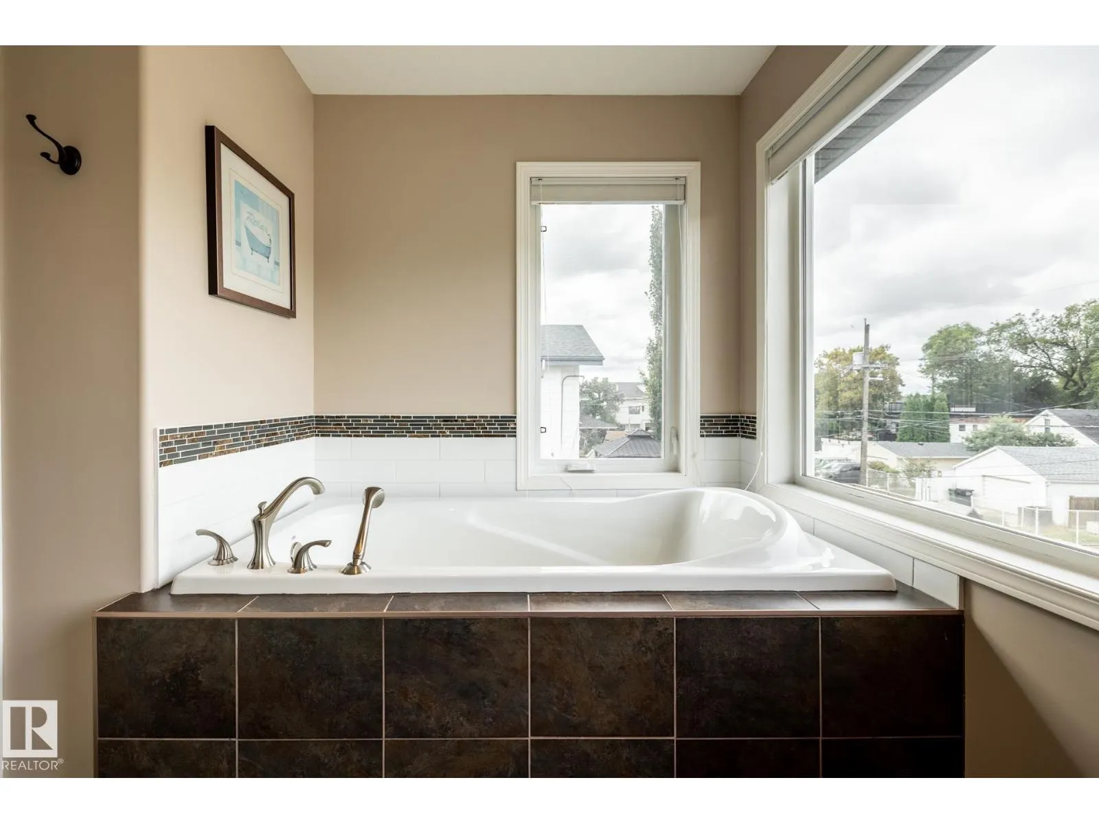 11122 52 ST NW
