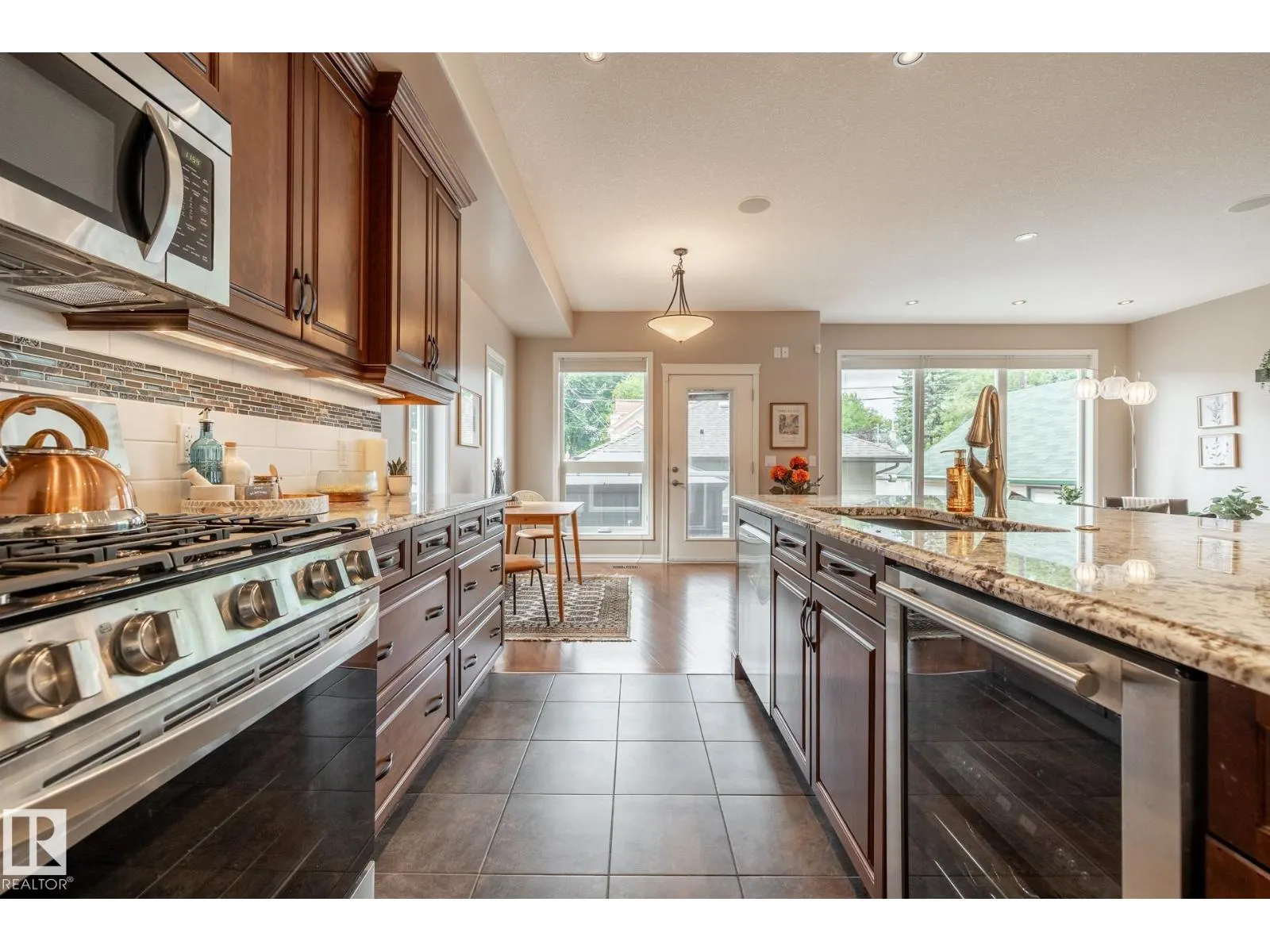 11122 52 ST NW