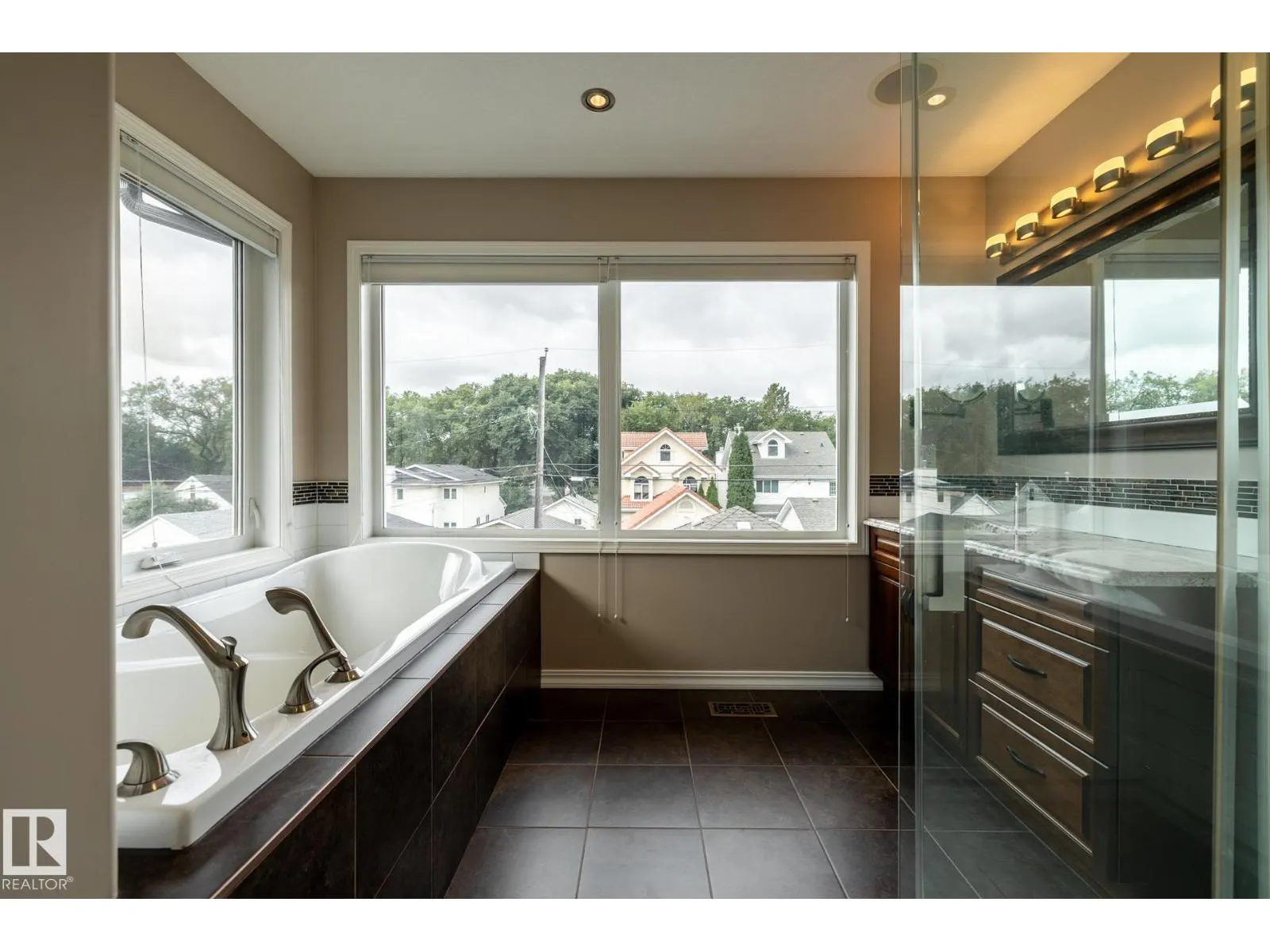 11122 52 ST NW