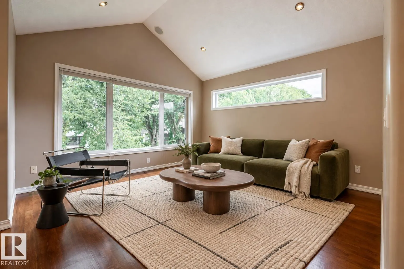 11122 52 ST NW
