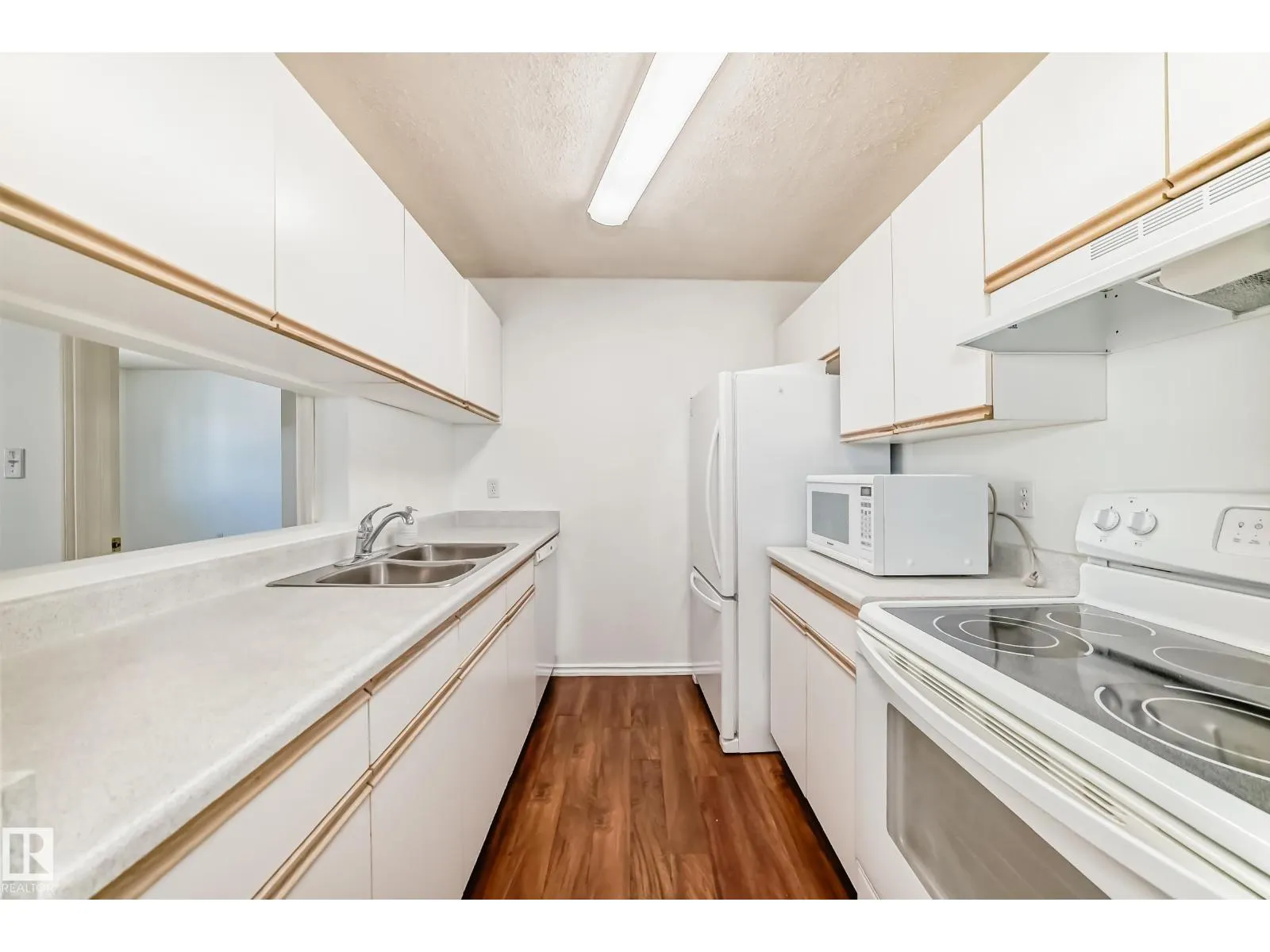 #320 9620 174 ST NW