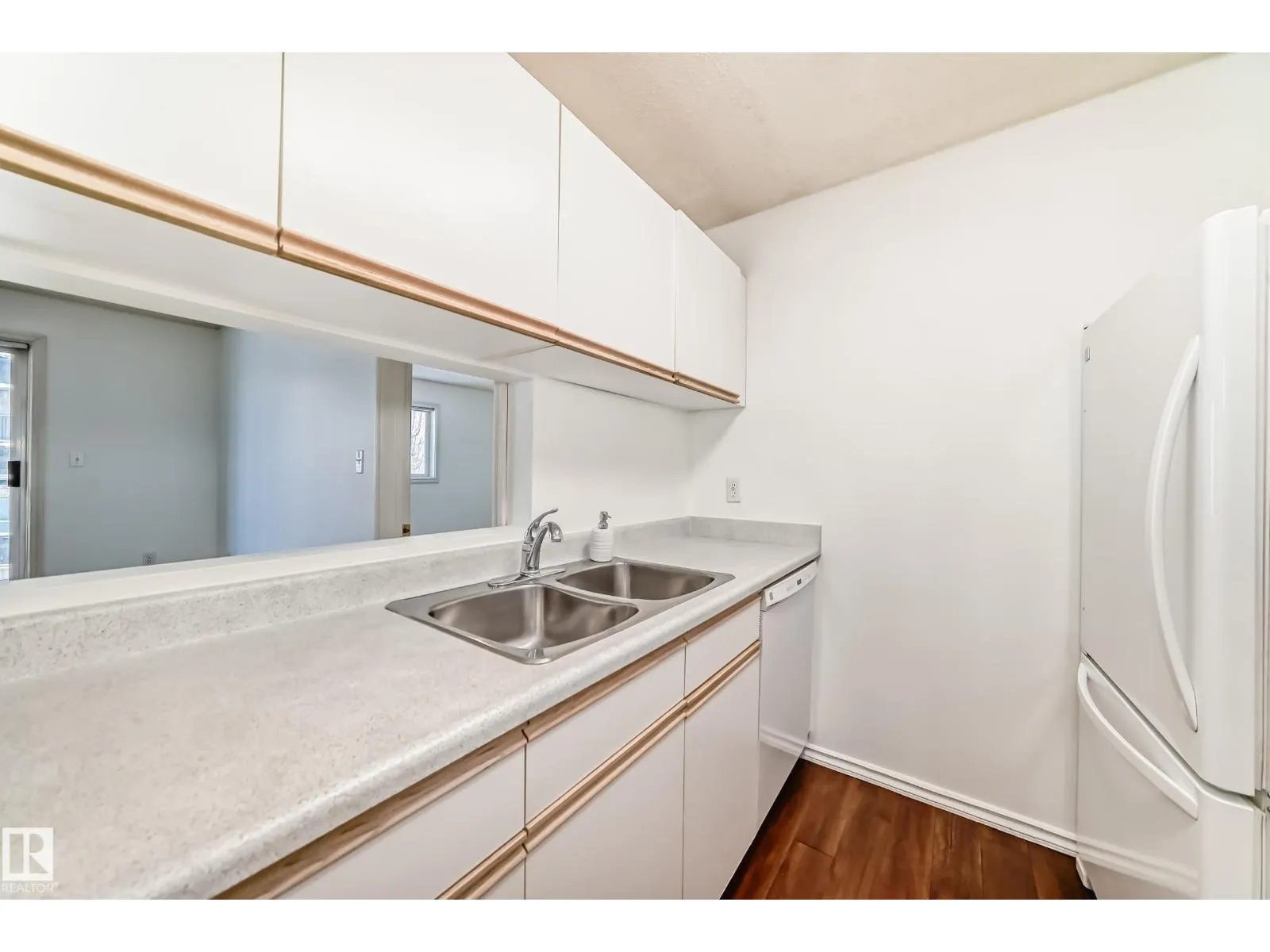 #320 9620 174 ST NW