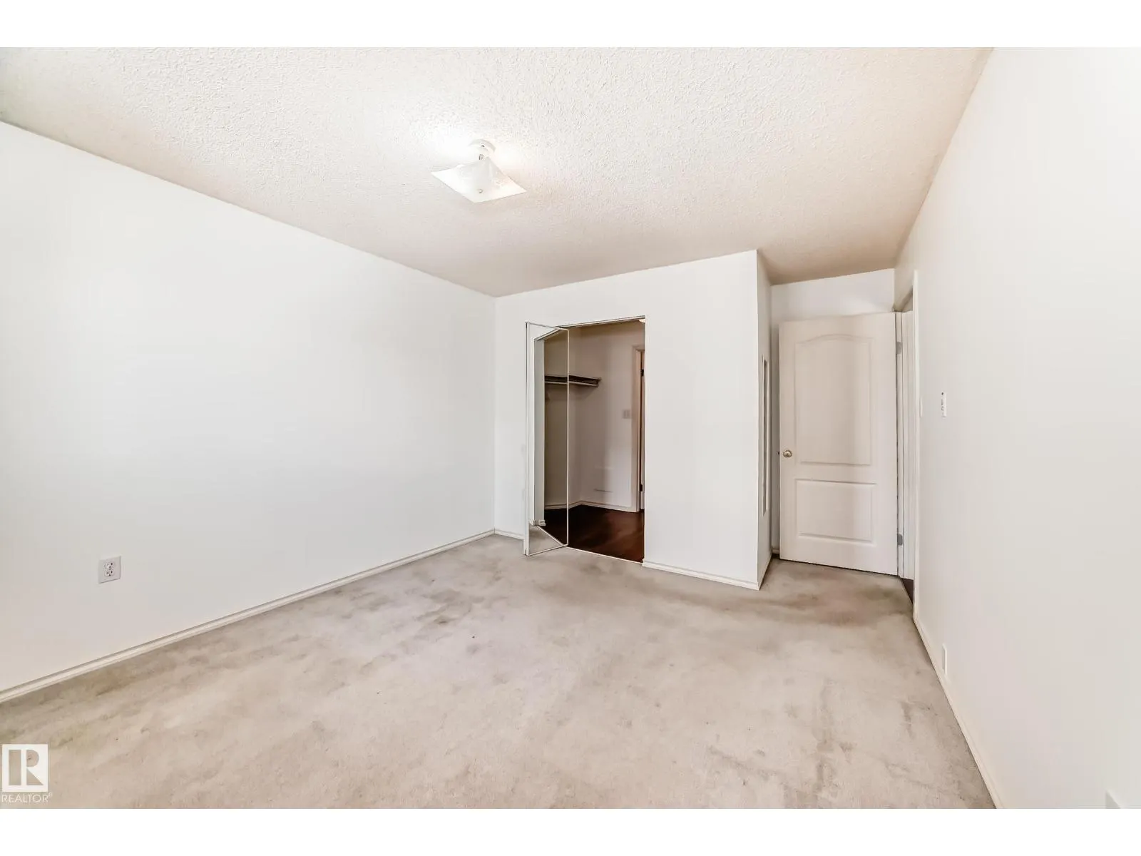 #320 9620 174 ST NW