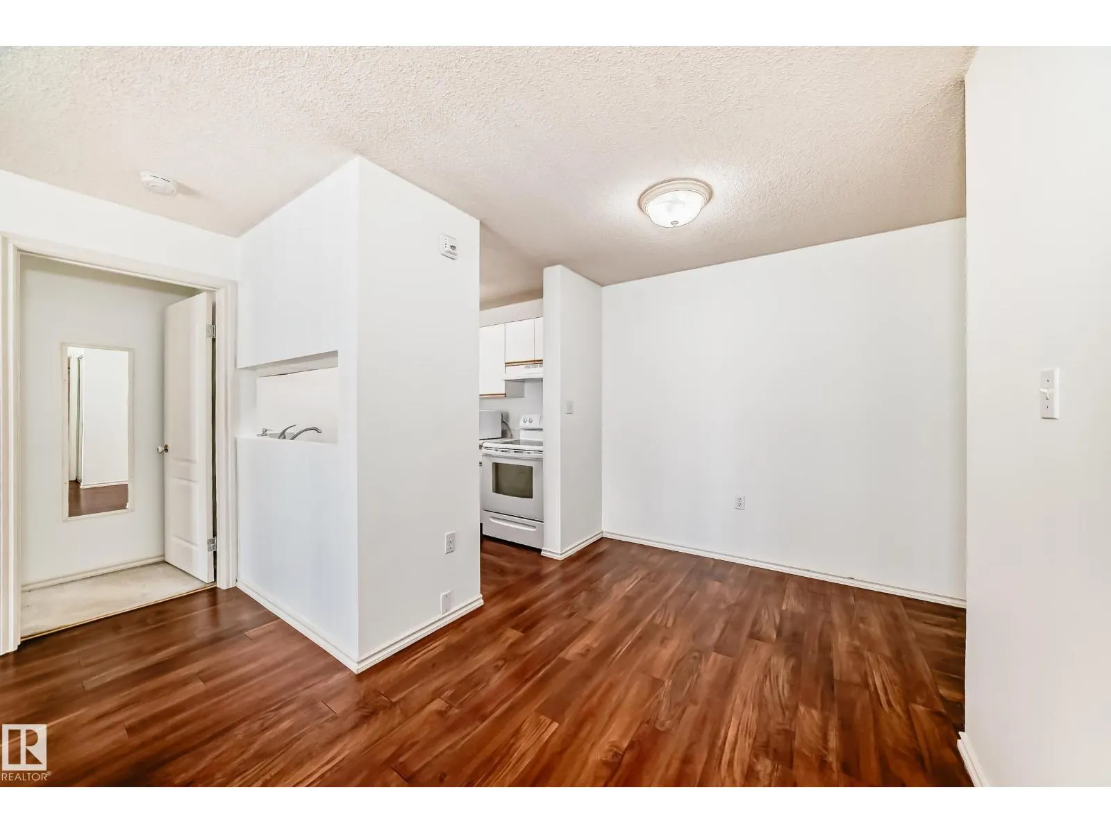 #320 9620 174 ST NW
