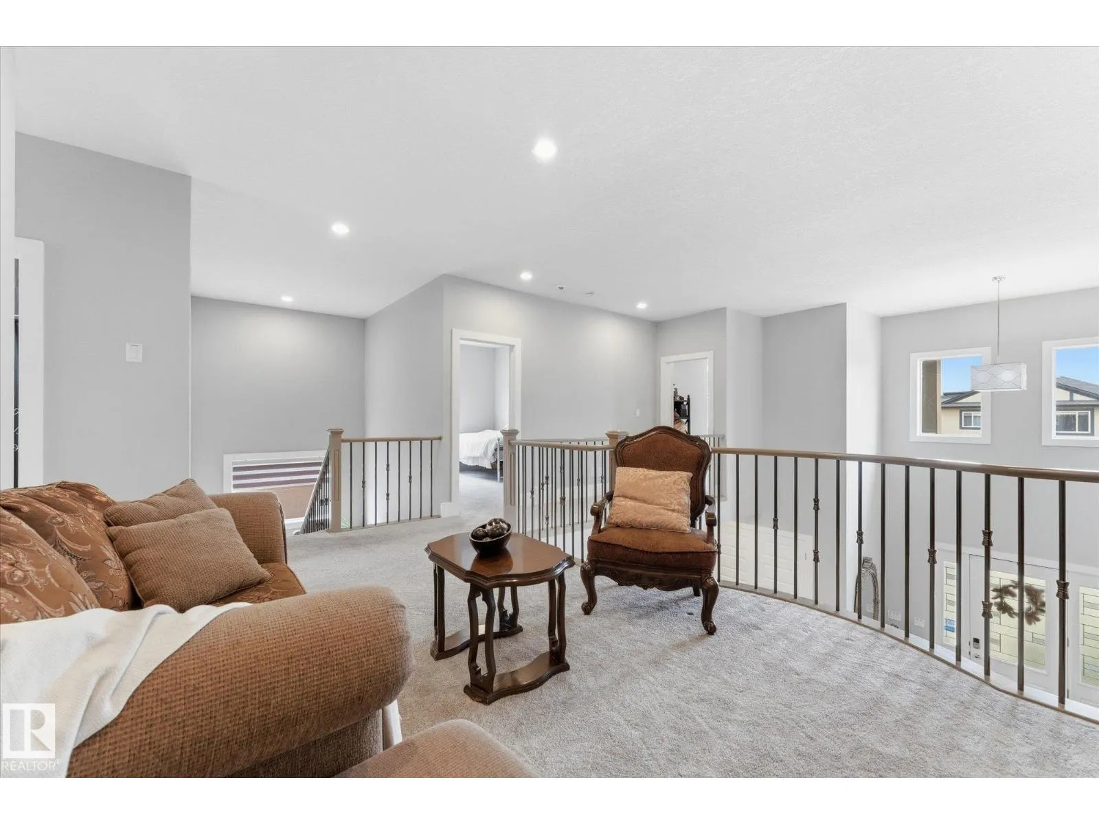 4 LAKESHORE CV