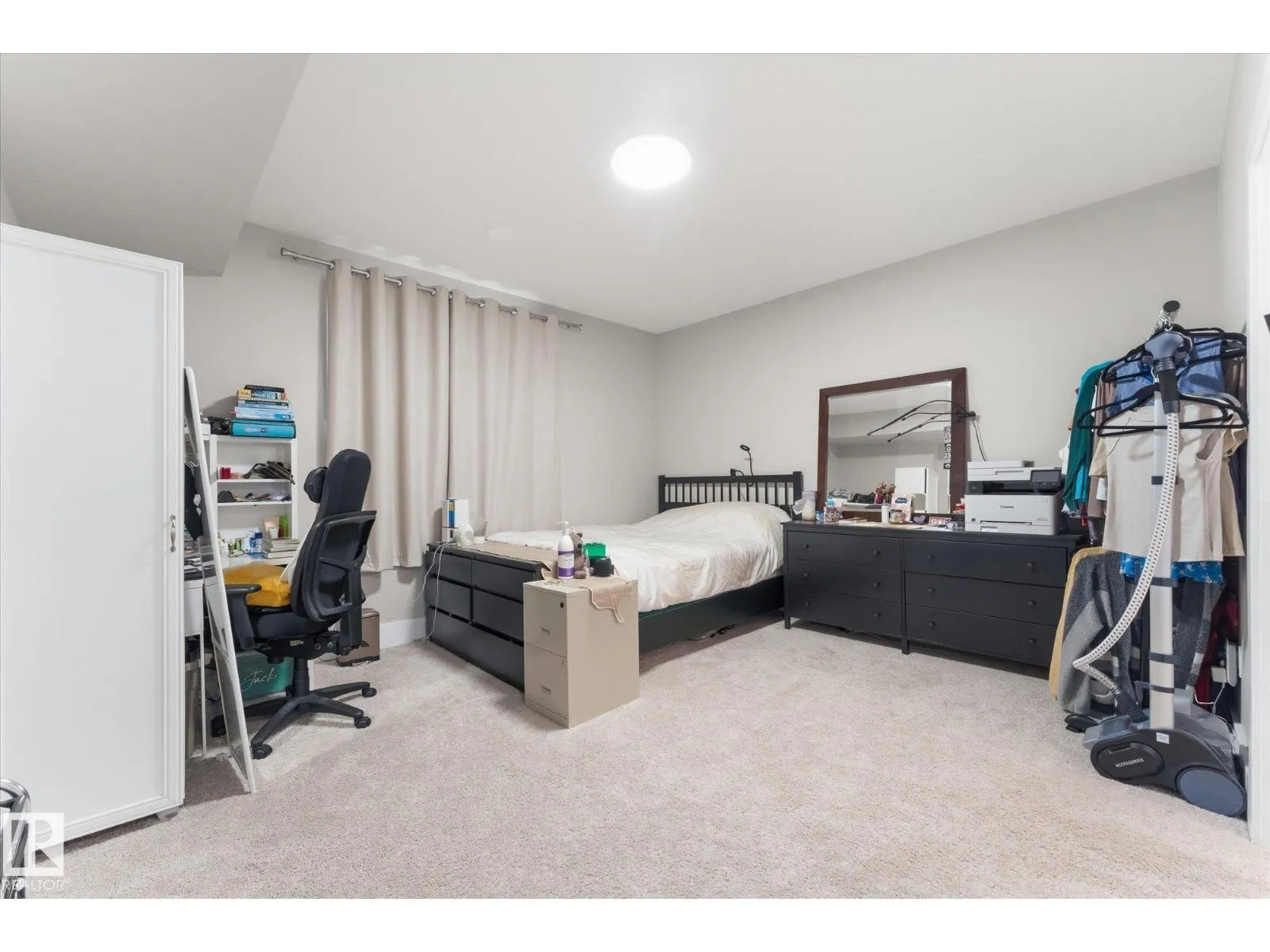 4 LAKESHORE CV