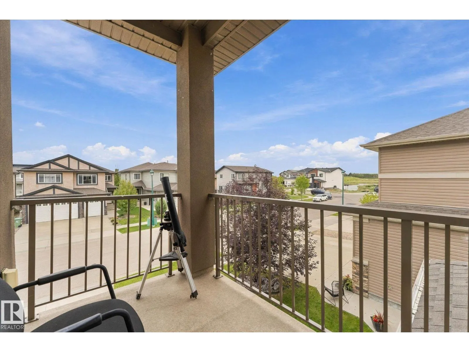 4 LAKESHORE CV