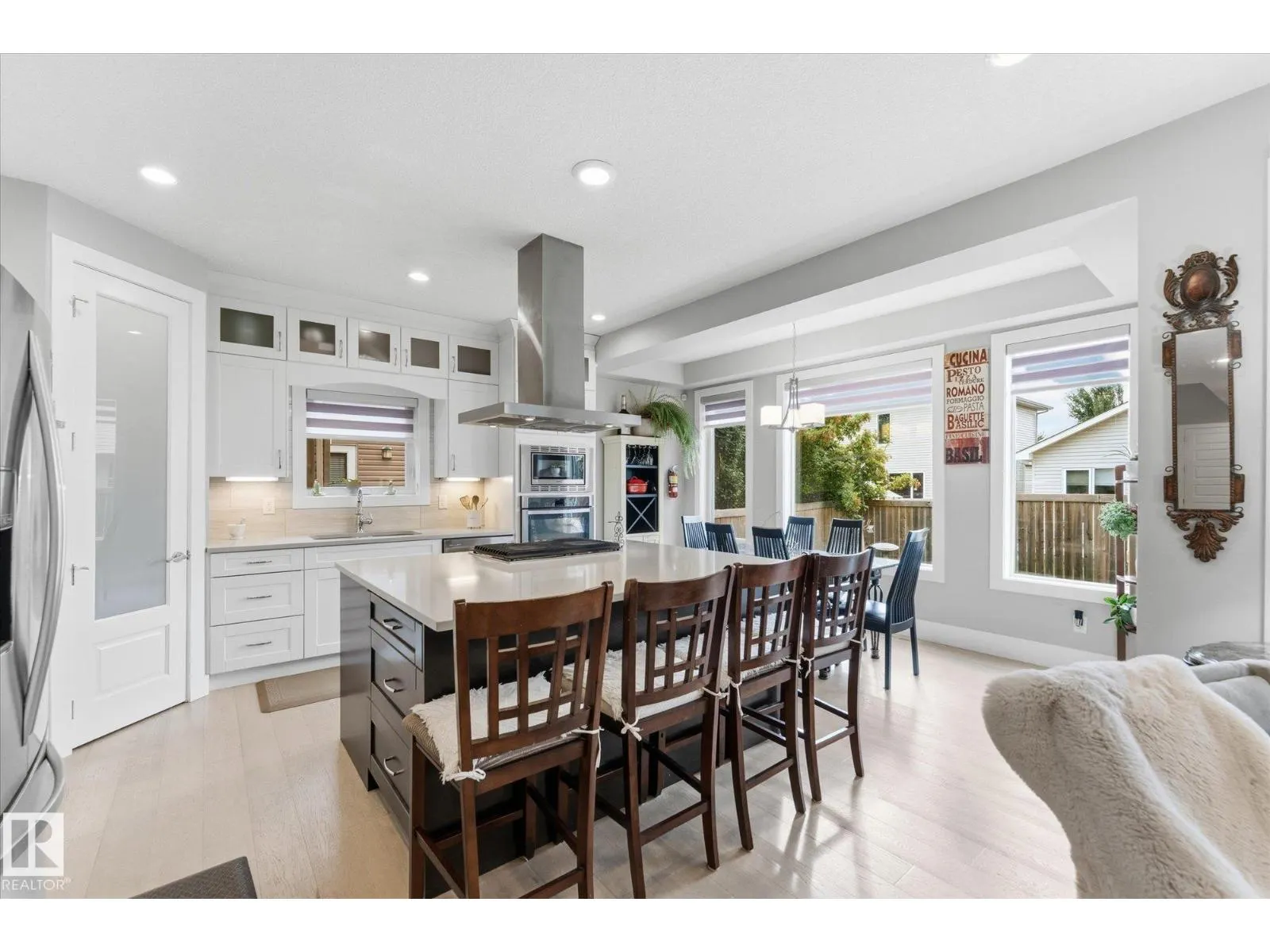 4 LAKESHORE CV