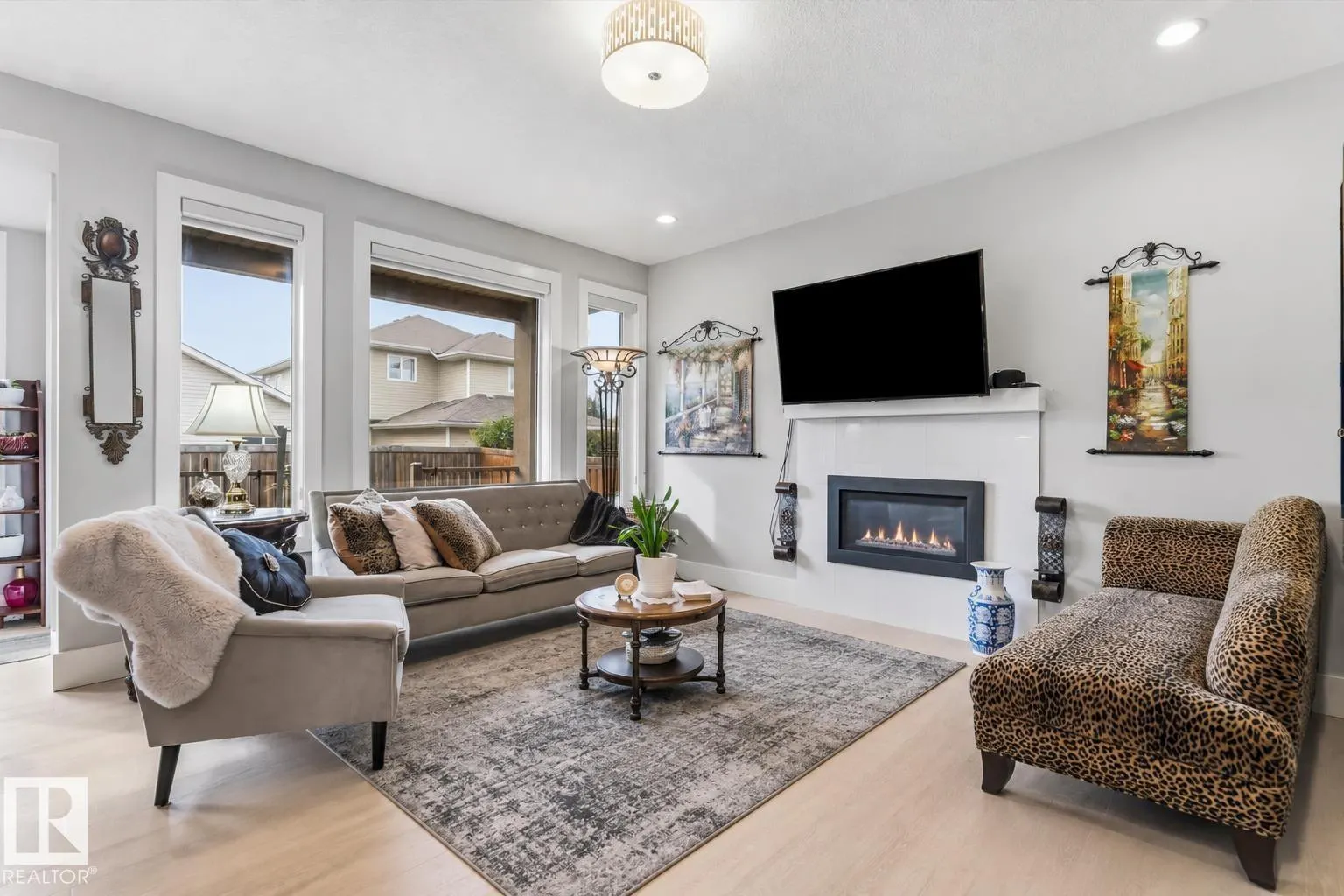 4 LAKESHORE CV