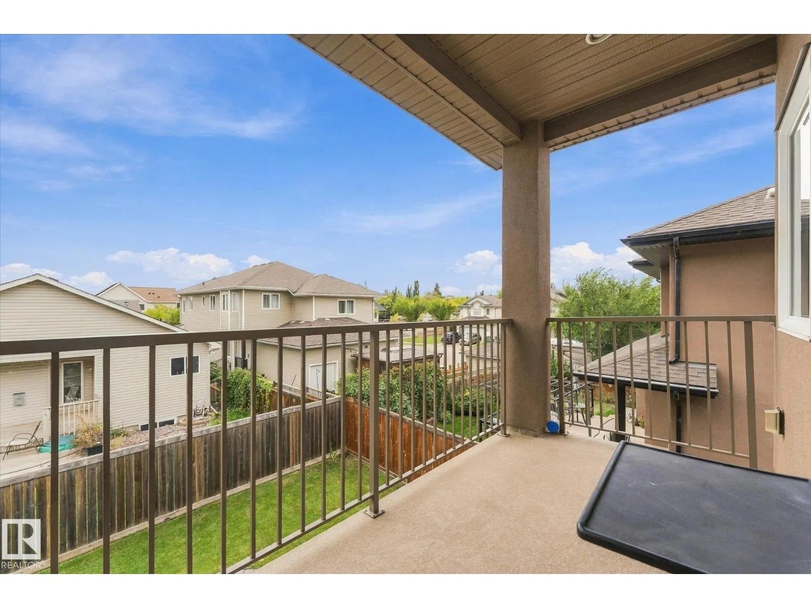 4 LAKESHORE CV