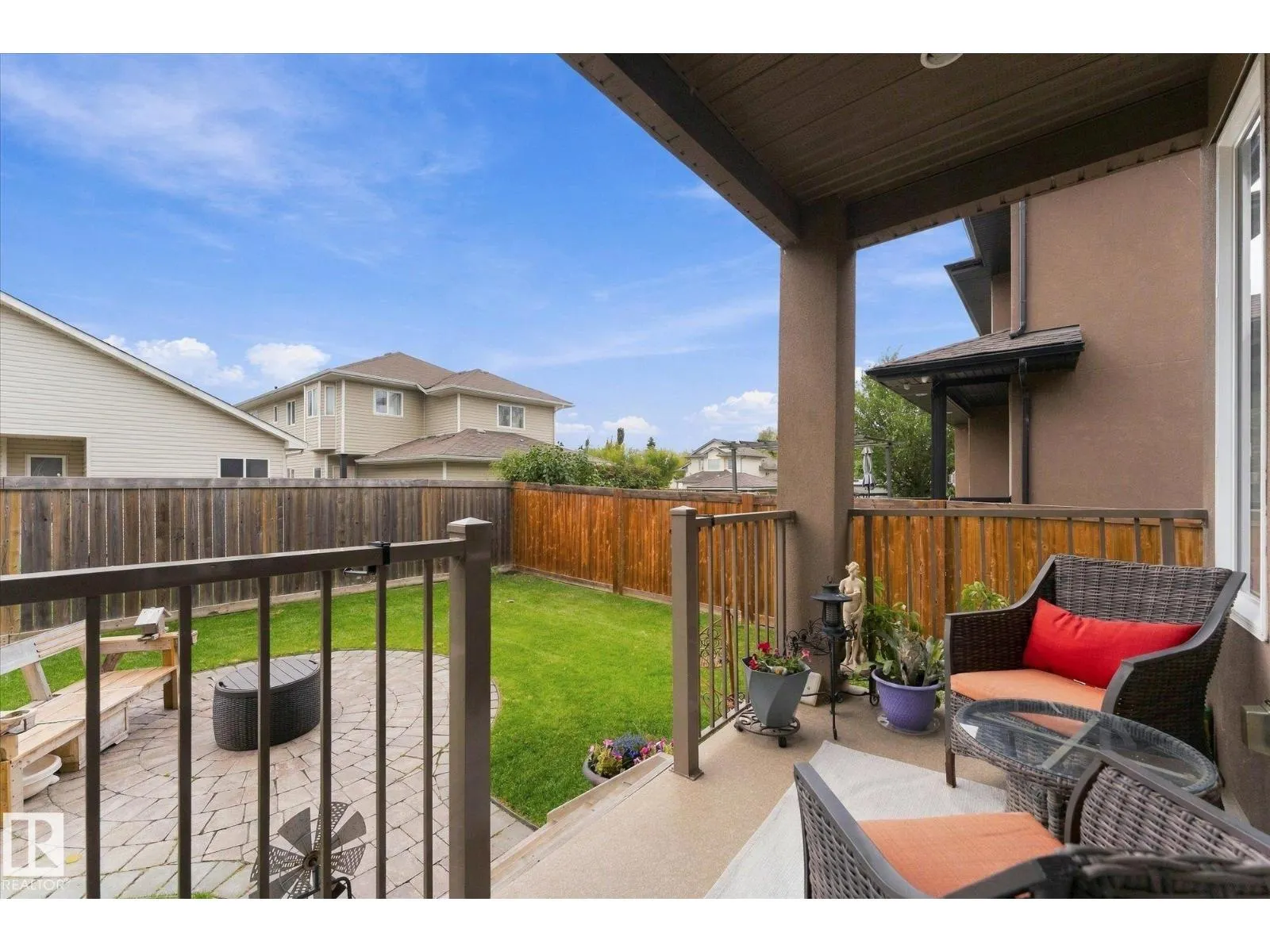 4 LAKESHORE CV