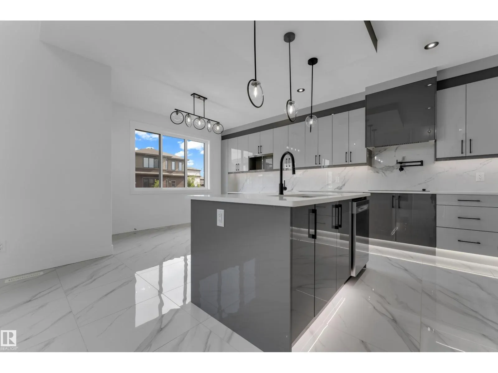 202 Linden LO