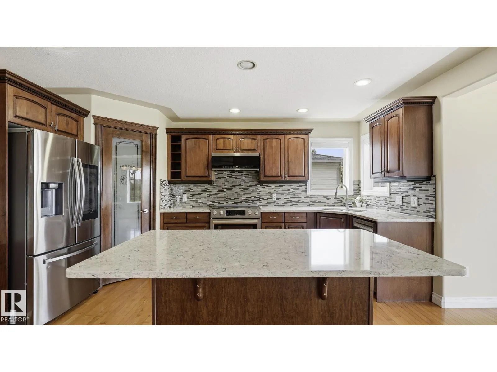 6116 53 AV