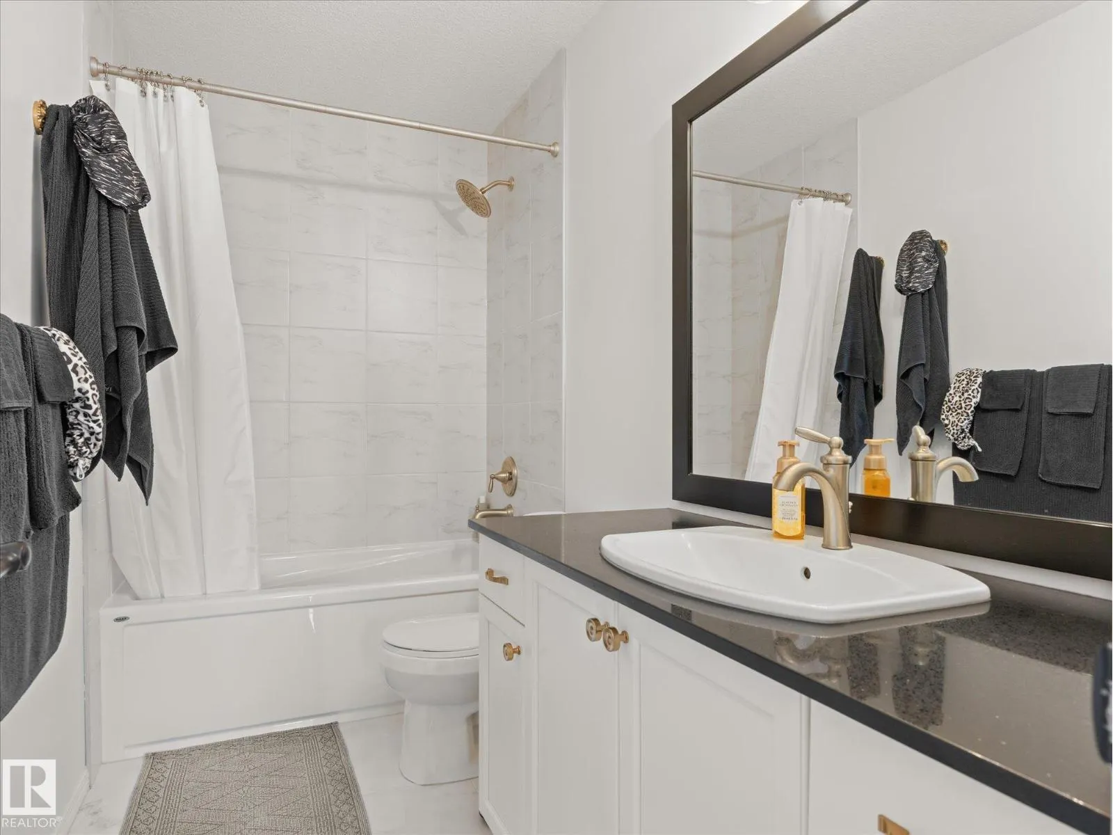 17 SAVOY CR