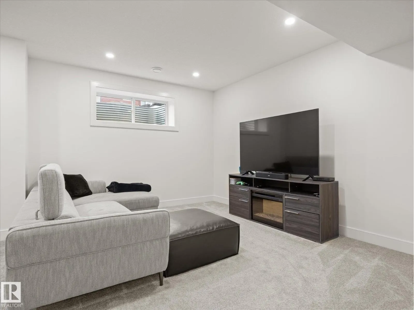 17 SAVOY CR