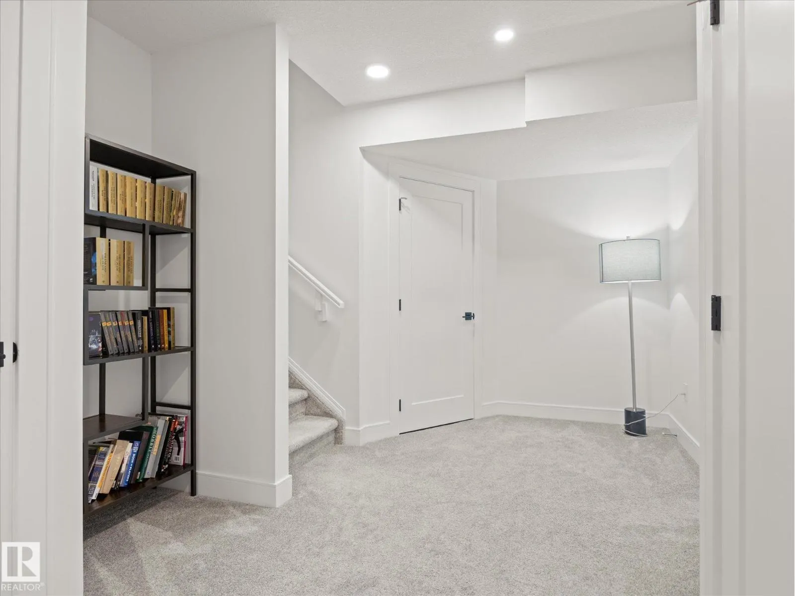17 SAVOY CR