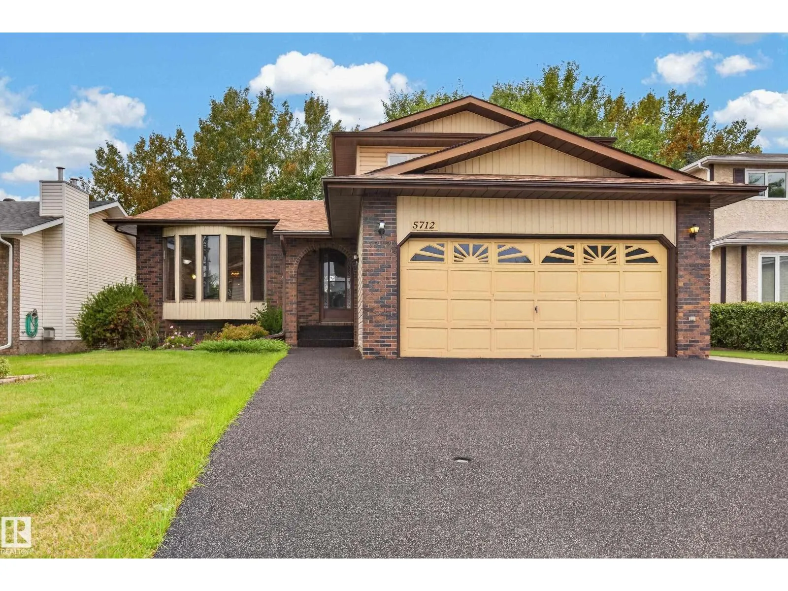 5712 123 AV NW