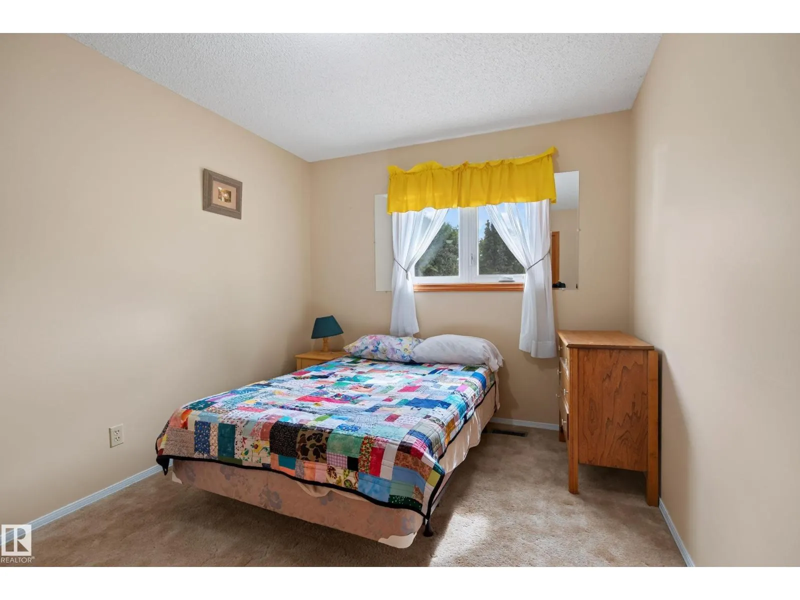 5712 123 AV NW