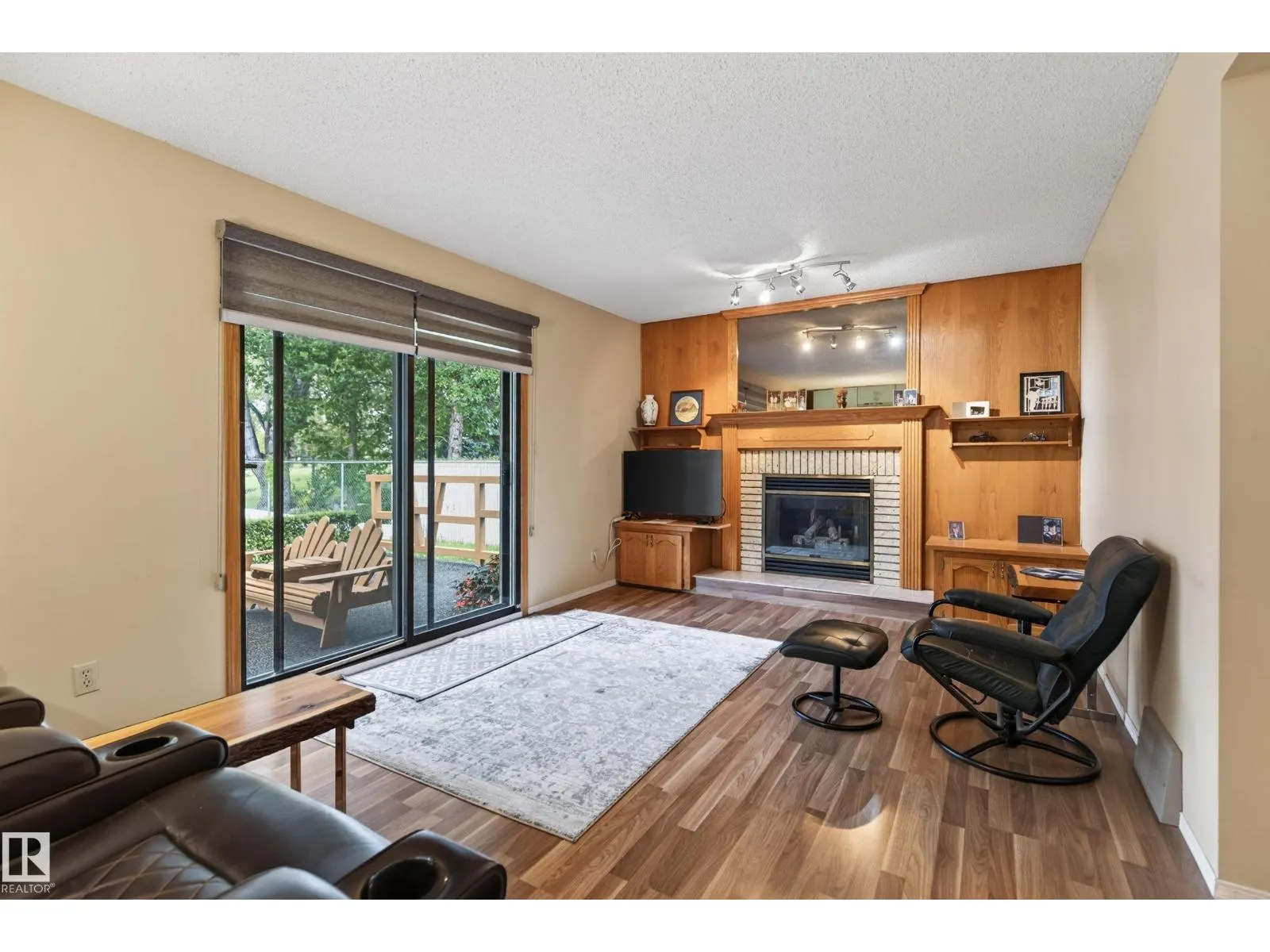5712 123 AV NW