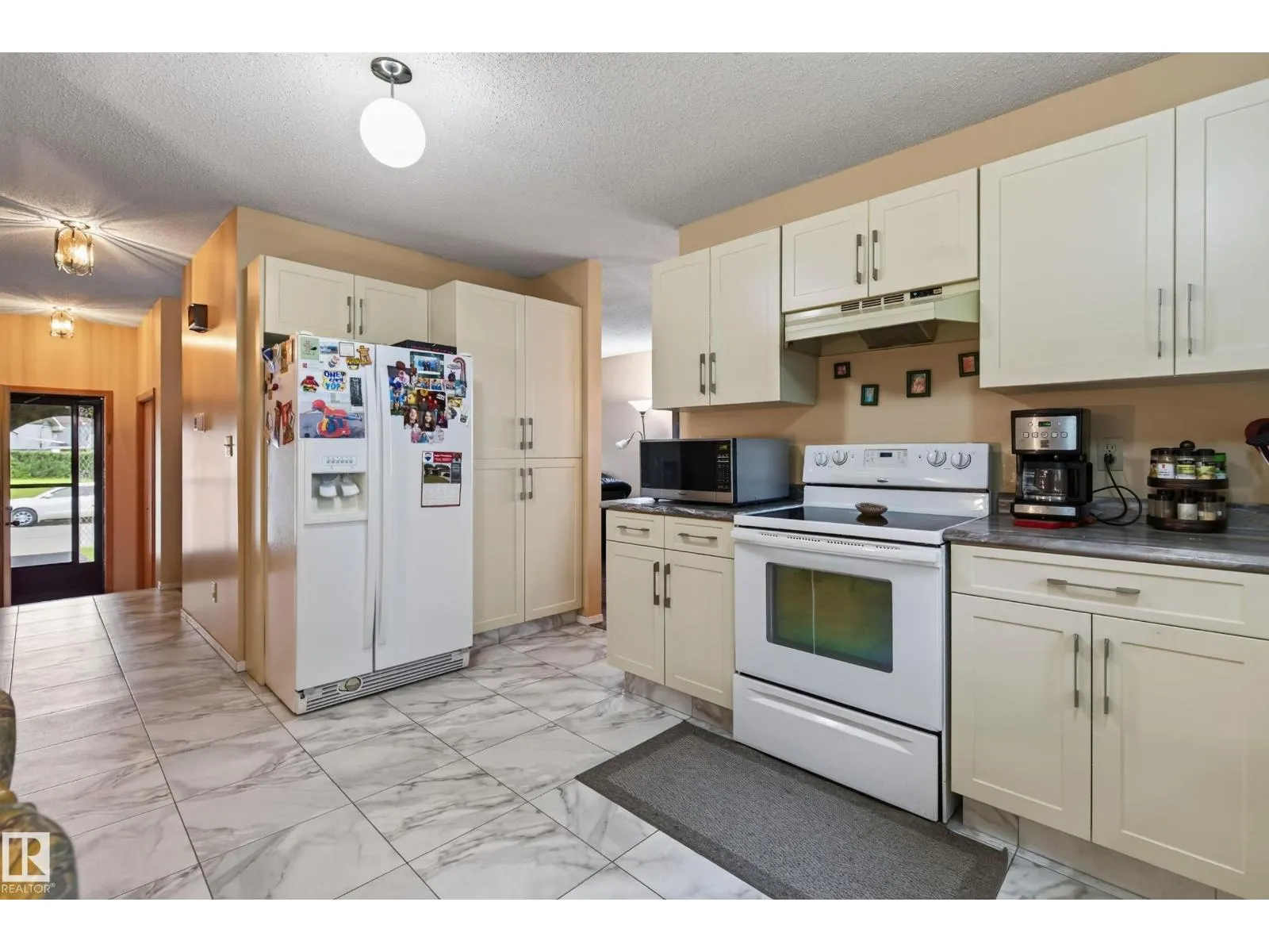 5712 123 AV NW