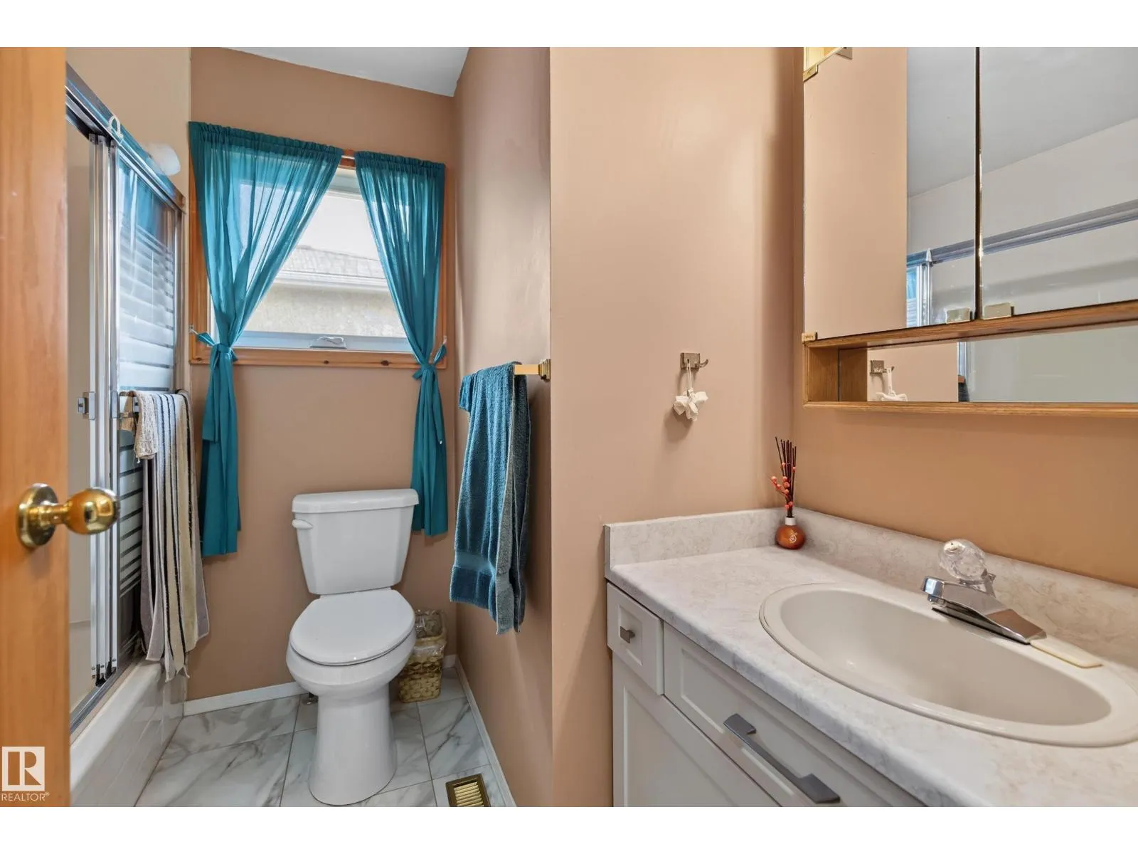 5712 123 AV NW